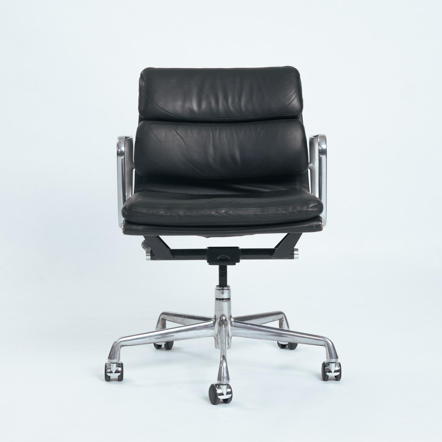 Silla de escritorio Softpad EA217 marrón de Charles and Ray Eames para Herman Miller, años 80 finales del siglo XX en venta