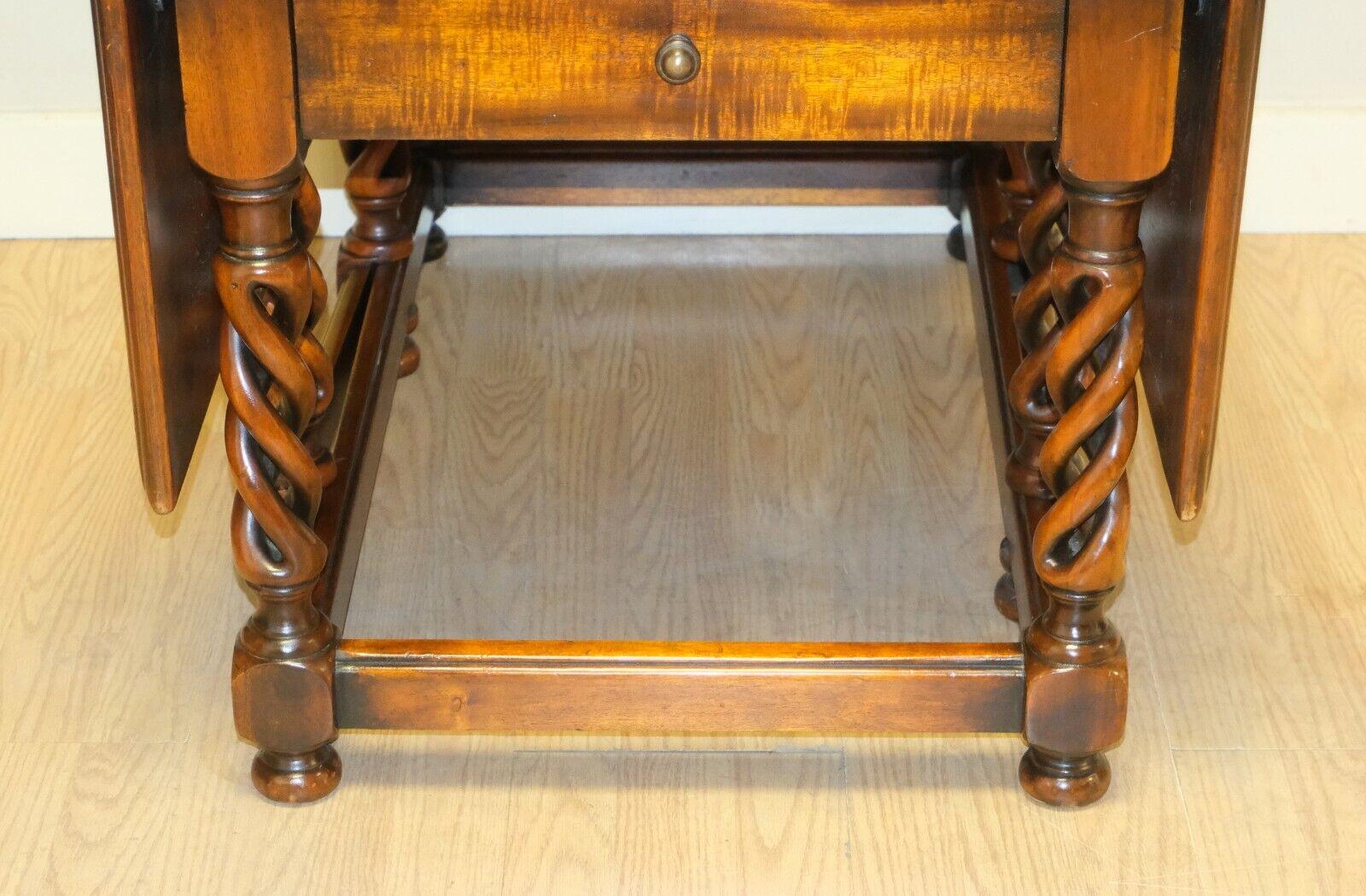 Table basse élégante et marron Theodore Alexander Drop Leaf avec pieds en cuir sur le dessus en vente 4