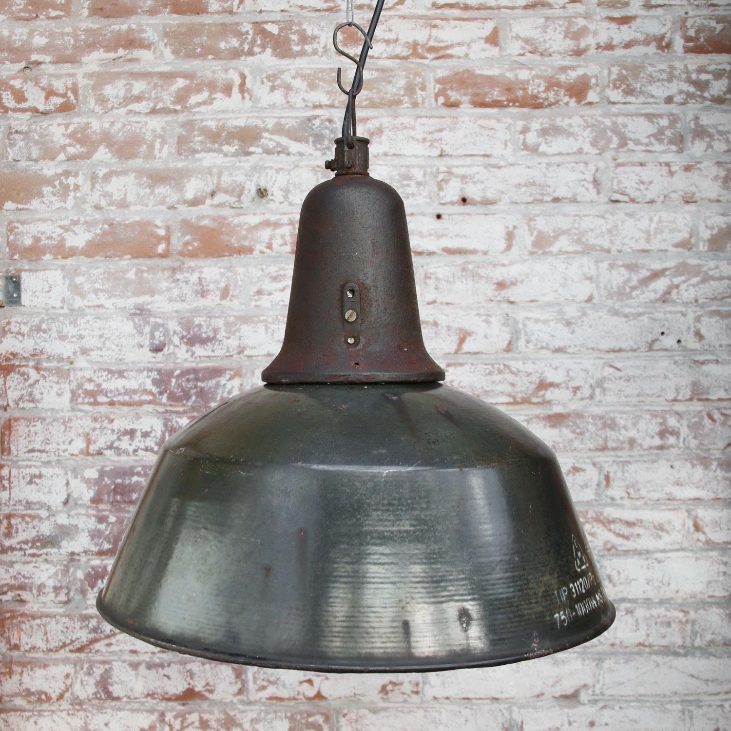 Brown Enamel Vintage Industrial Cast Iron Pendant Light In Good Condition For Sale In Amsterdam, NL