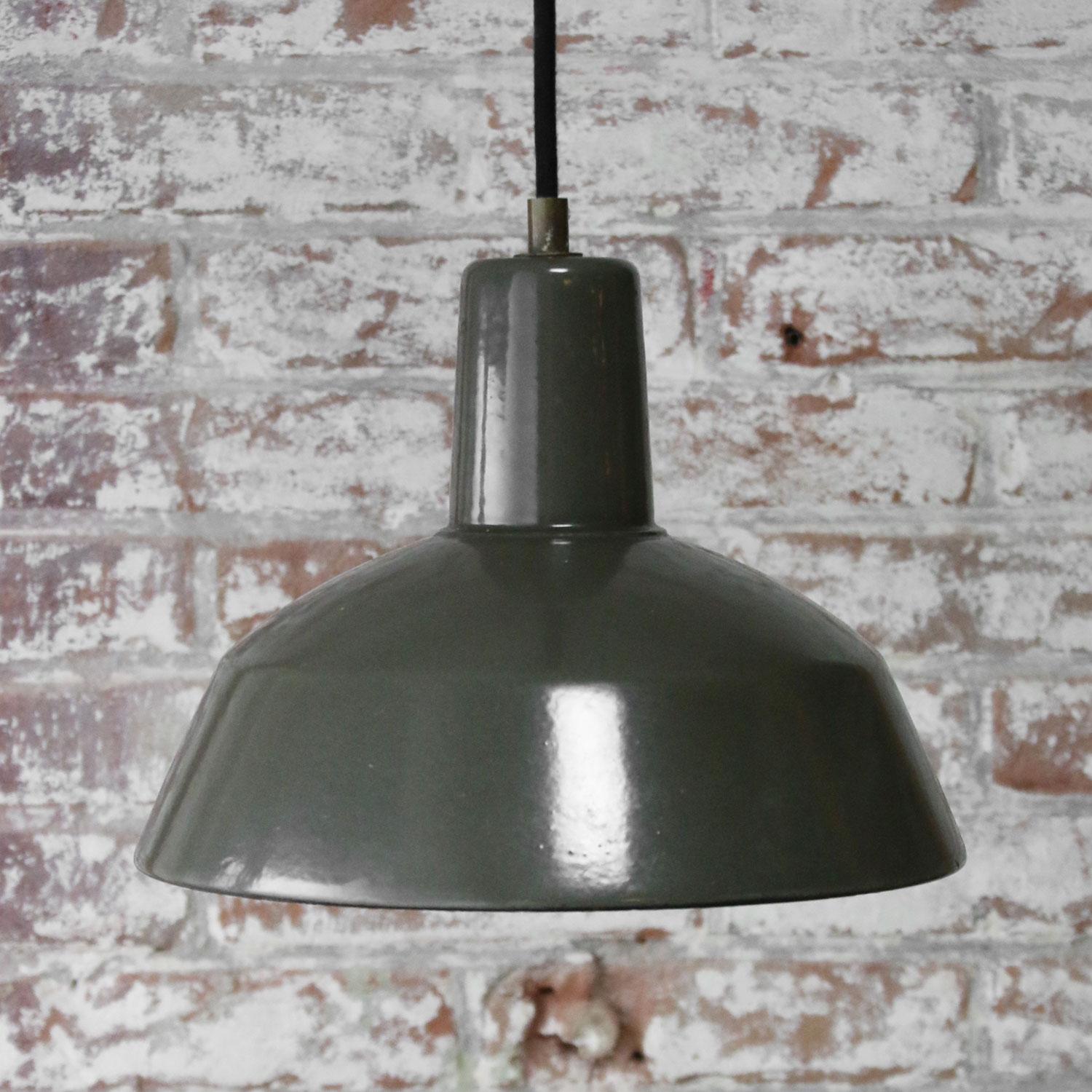 Brown Enamel Vintage Industrial Factory Pendant Light In Good Condition In Amsterdam, NL