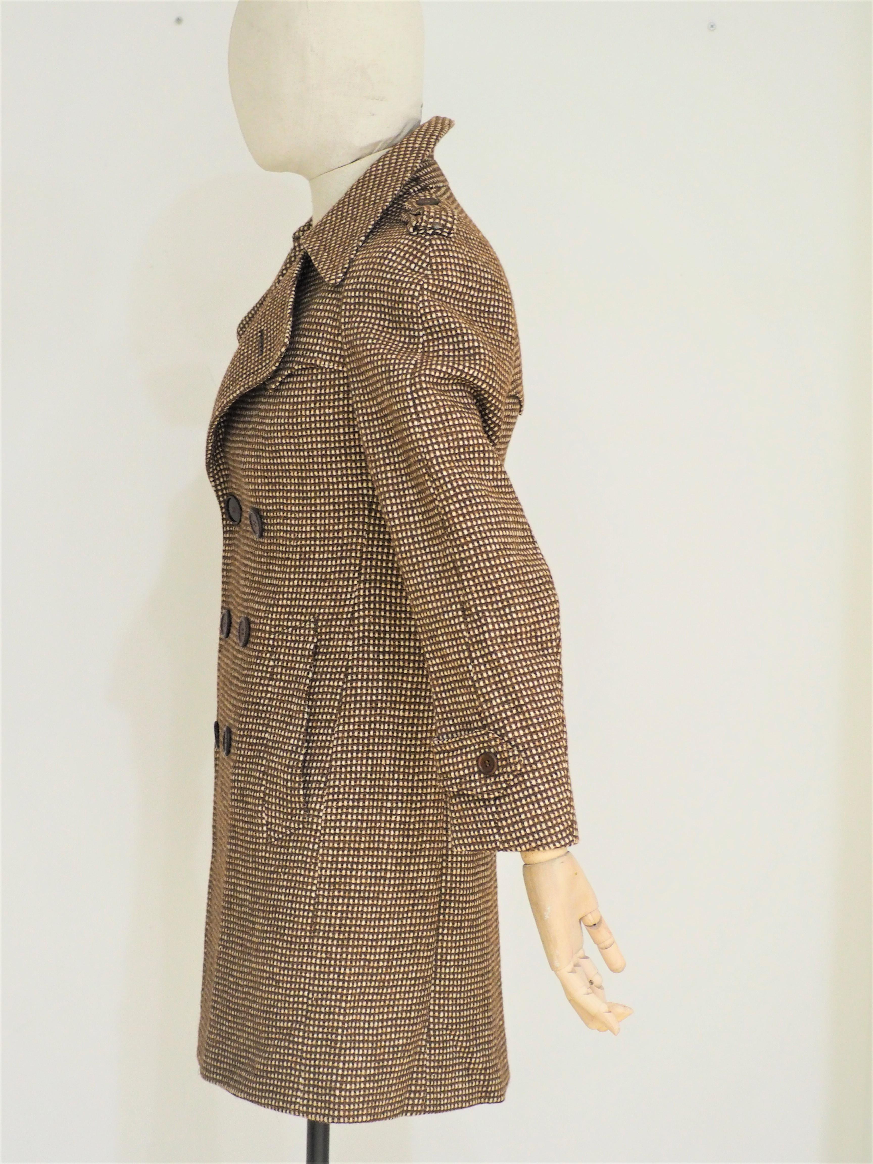 Brauner Mantel Facis Ventalli
vollständig in Italien hergestellt in Größe 48