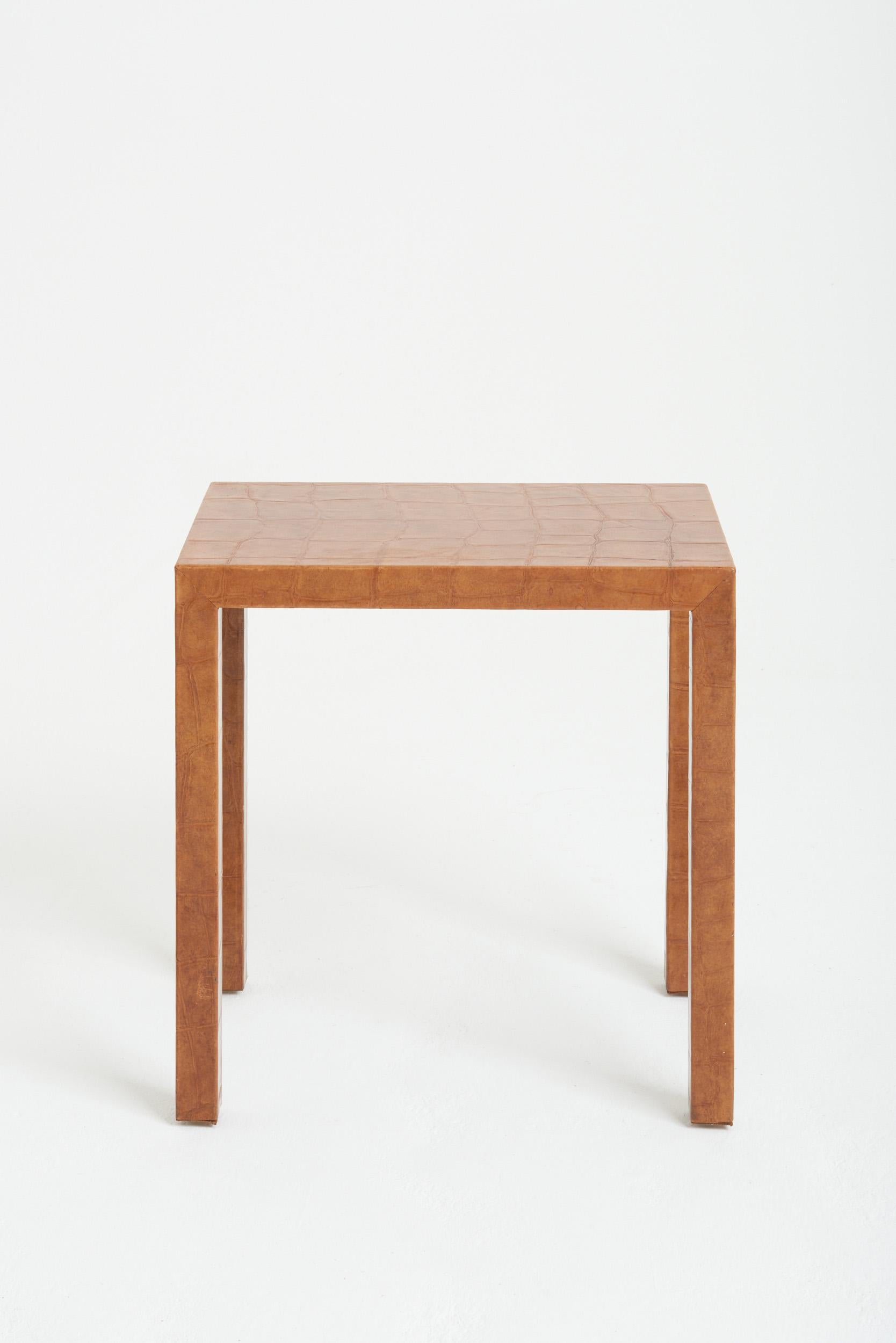 Mid-Century Modern Table d'appoint en simili-cuir Brown en vente