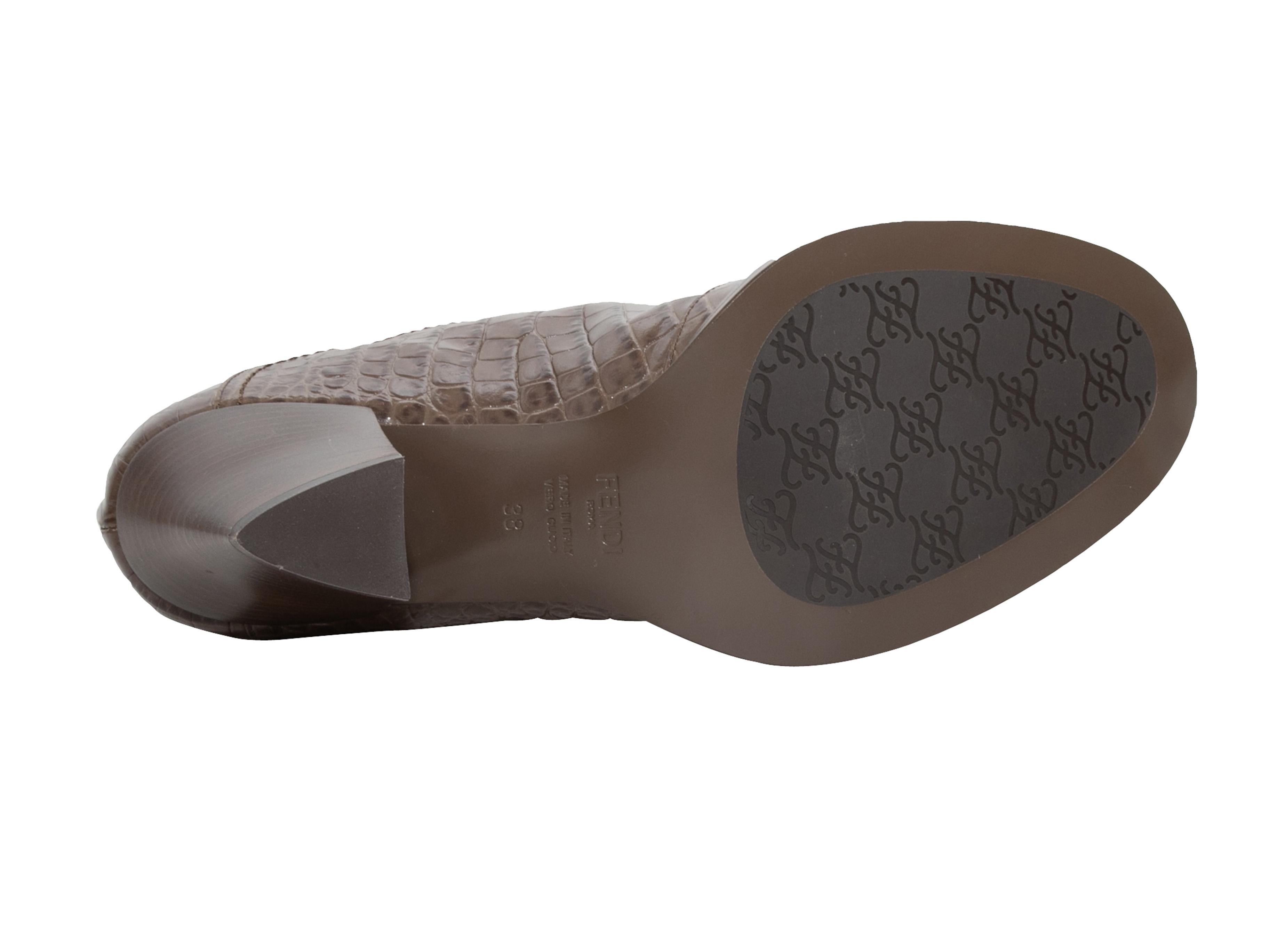 De las mujeres Botines con tacón de cocodrilo en relieve marrón Fendi talla 38 en venta