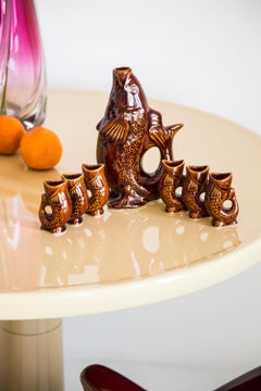 Decanter e bicchieri in vetro marrone a forma di pesce, XX secolo, Europa, anni '60