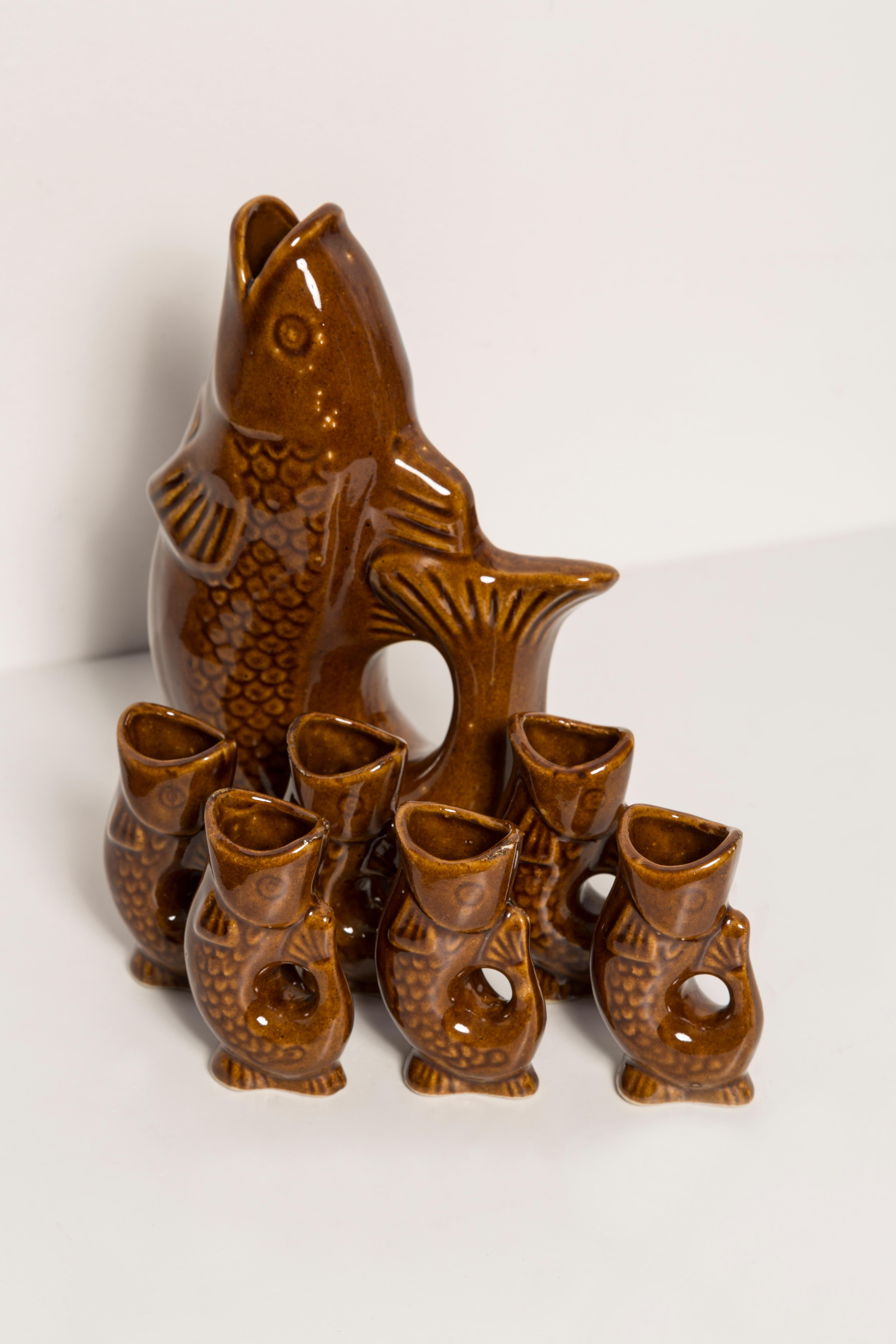 Porcelain Brown Fish Glass Decanter and Glasses, 20th Century, Europe, 1960s For Sale