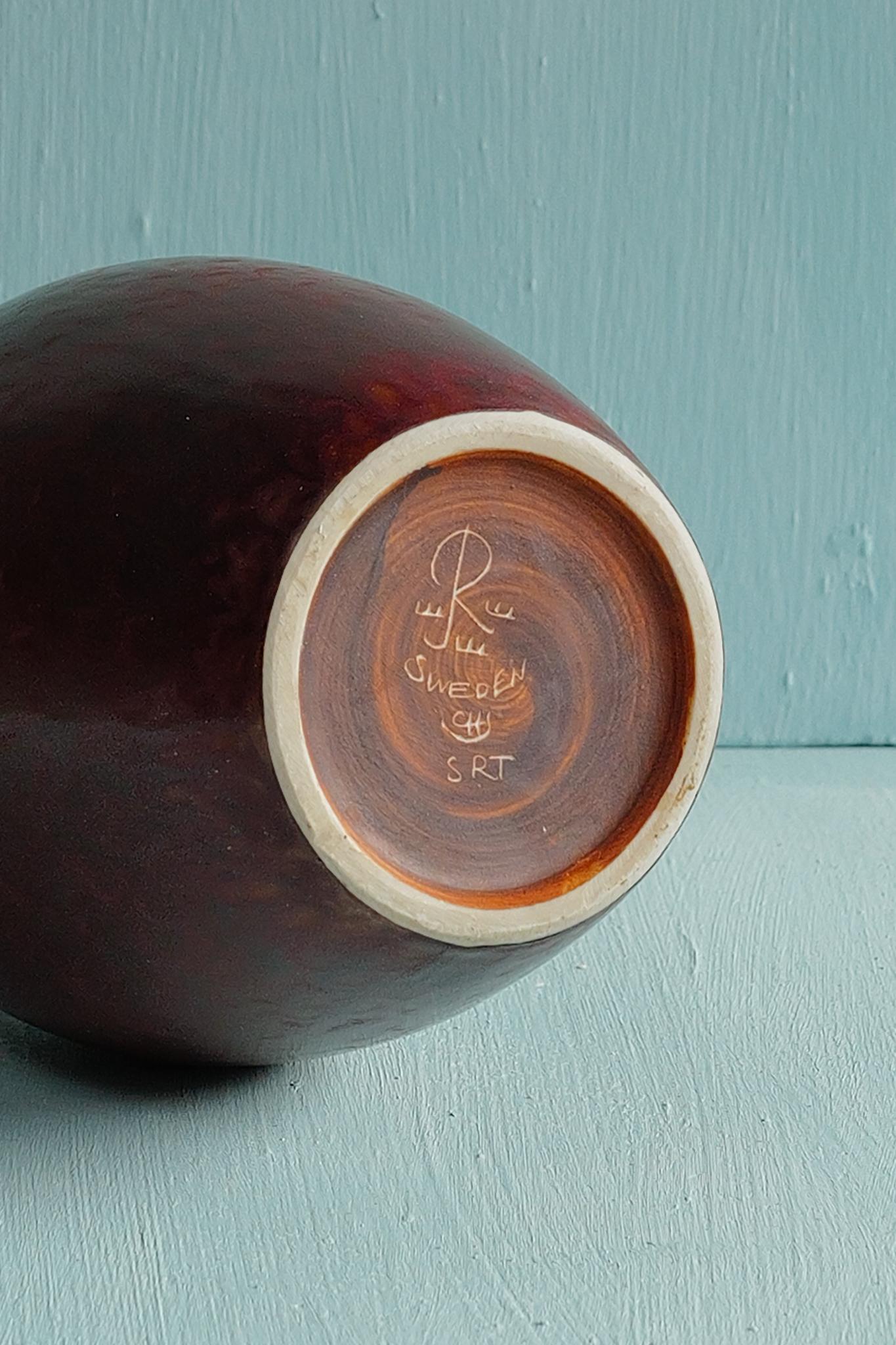 Vernissé Brown glaze vase by Carl-Harry Stålhane, Rörstrand, Sweden, 1950s en vente