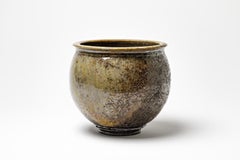 Braune glasierte Keramikschale mit metallischen Highlights von Gisèle Buthod-Garçon, 1990
