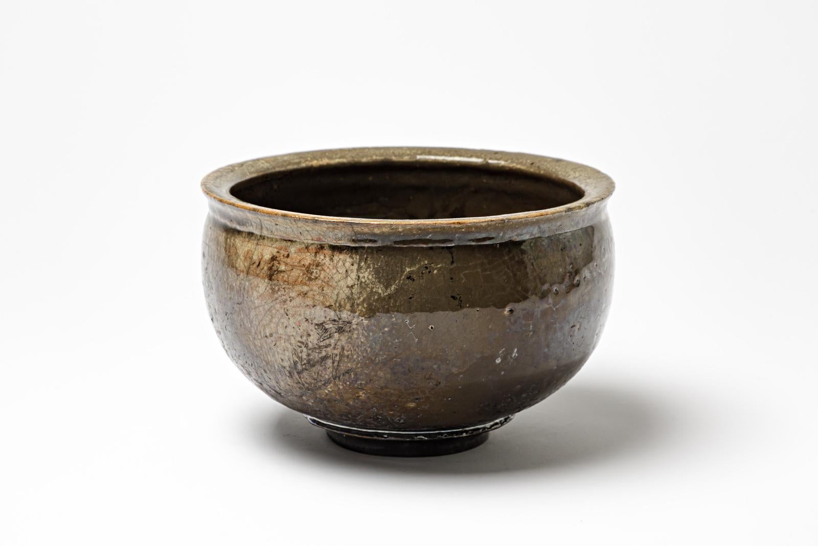 Brown glazed ceramic cup by Gisèle Buthod Garçon.
Raku fired. Artist monogram under the base. Vers 1980-1990. 
H : 5.1’ x 7.9’ inches.