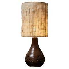 Lampe de bureau en céramique émaillée marron par Accolay