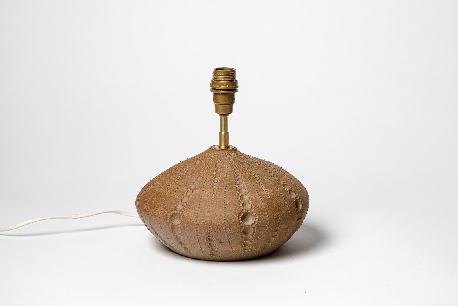 Brown glazed ceramic table lamp by Aurélie Proudom.
Artist monogram under the base. 2023.
H : 5.9 x 7.9  inches (ceramic only).
Sold with a European electrical system.

