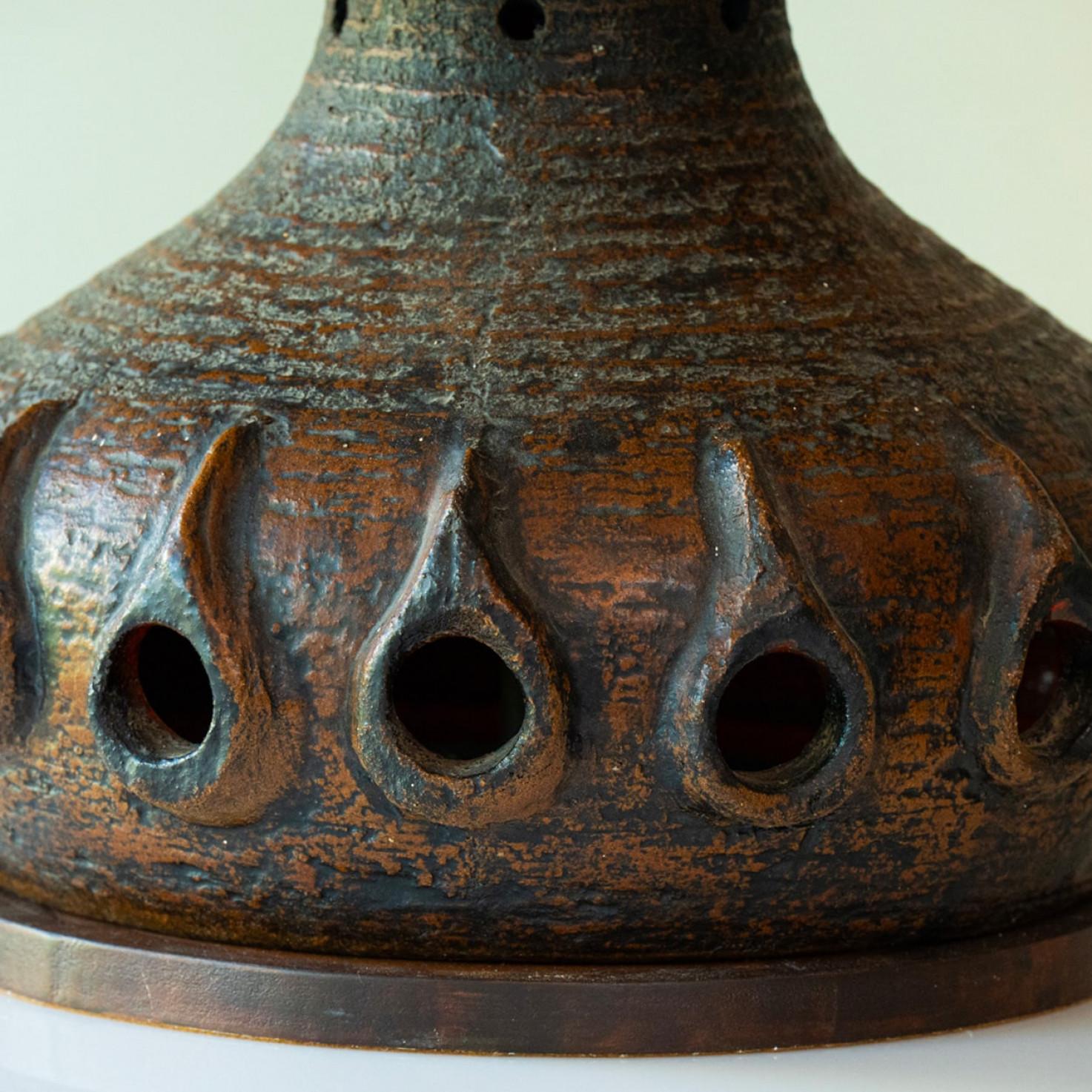 Lámpara de mesa de cerámica esmaltada marrón, pantalla neutra de R. Houben, 1970 Francés en venta