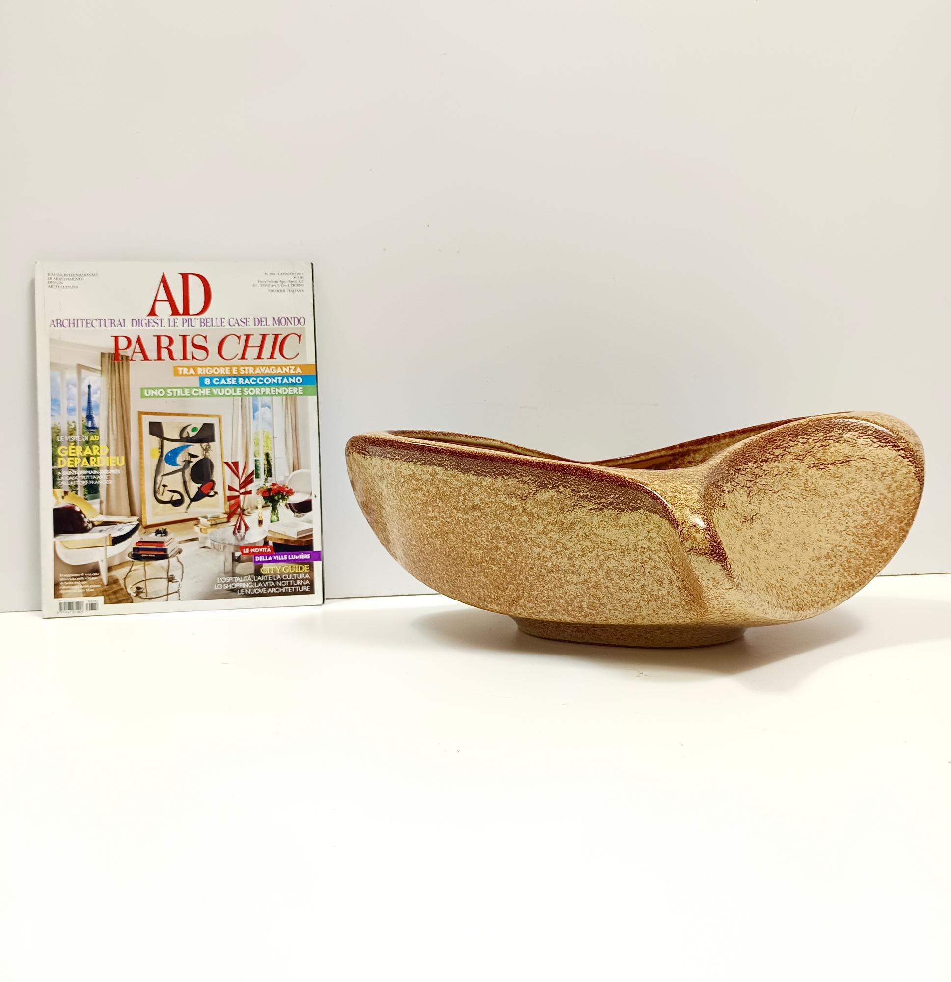 Made in Italy, 1970s.
It is made in glazed ceramic and it perfectly expresses the sinuosity of Bertoncello's ceramics.
This is a vintage piece, therefore it might show slight traces of use, but it can be considered as in excellent original