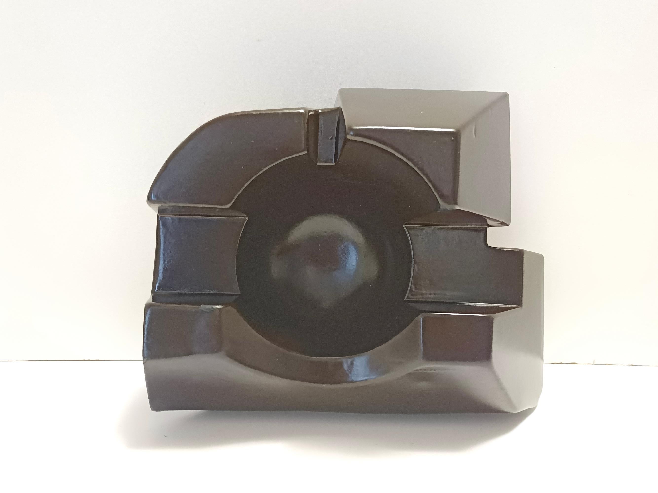 Postmoderno Ciotola o scultura in ceramica smaltata marrone, Italia in vendita