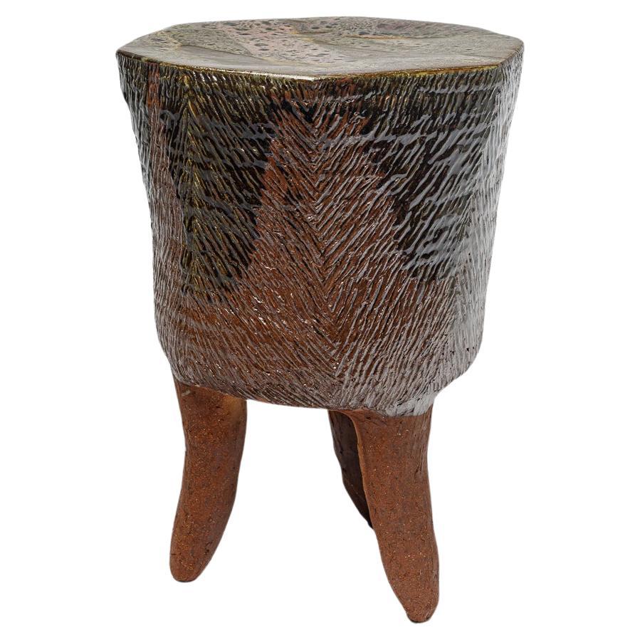 Dreibeiniger Tisch oder Hocker aus braun glasierter Keramik von Marie-Lucie Trinquand, 2025.