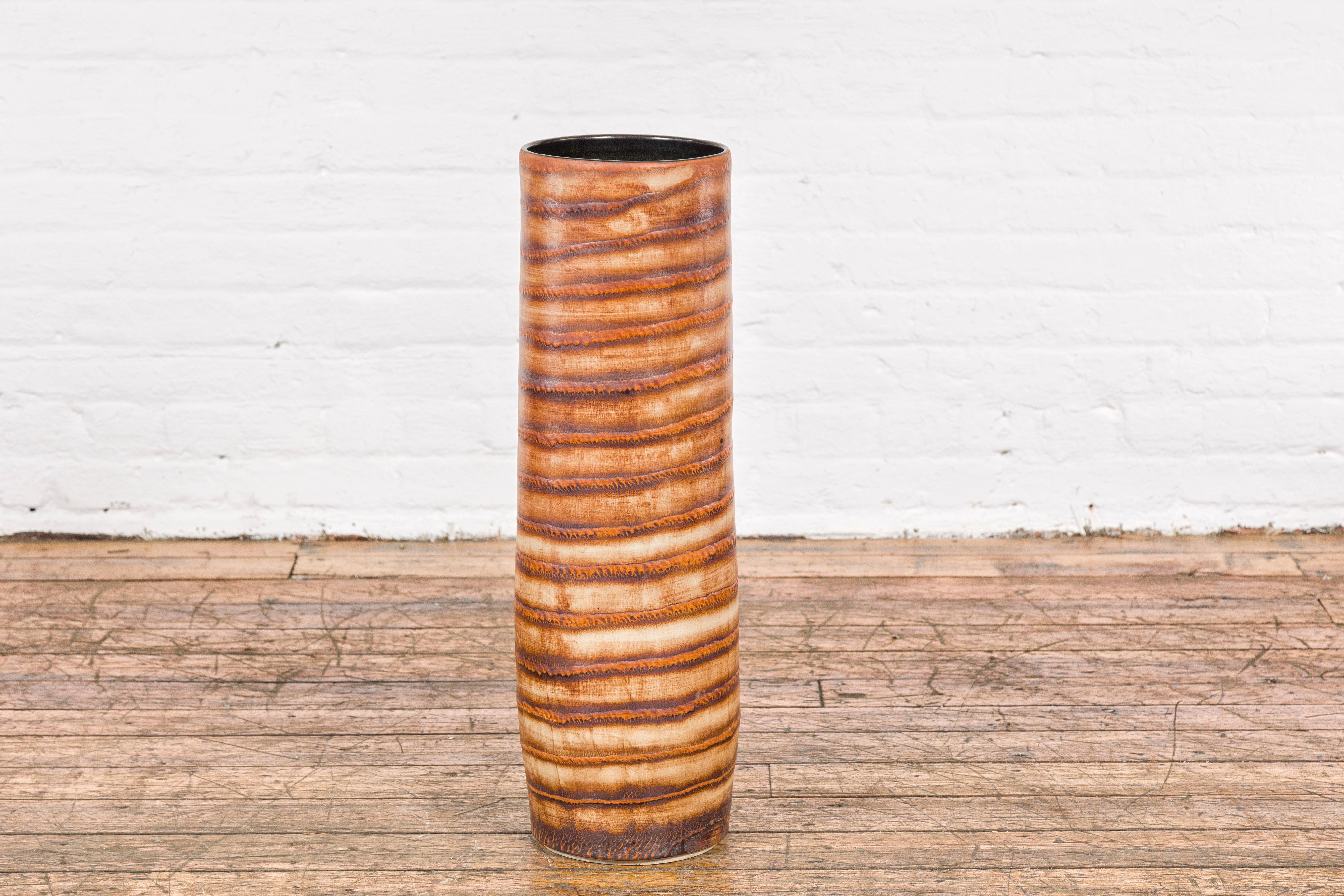 Braun glasierter keramischer Umbrella Stand Pflanzgefäß mit Spiraldekor (Glasiert) im Angebot
