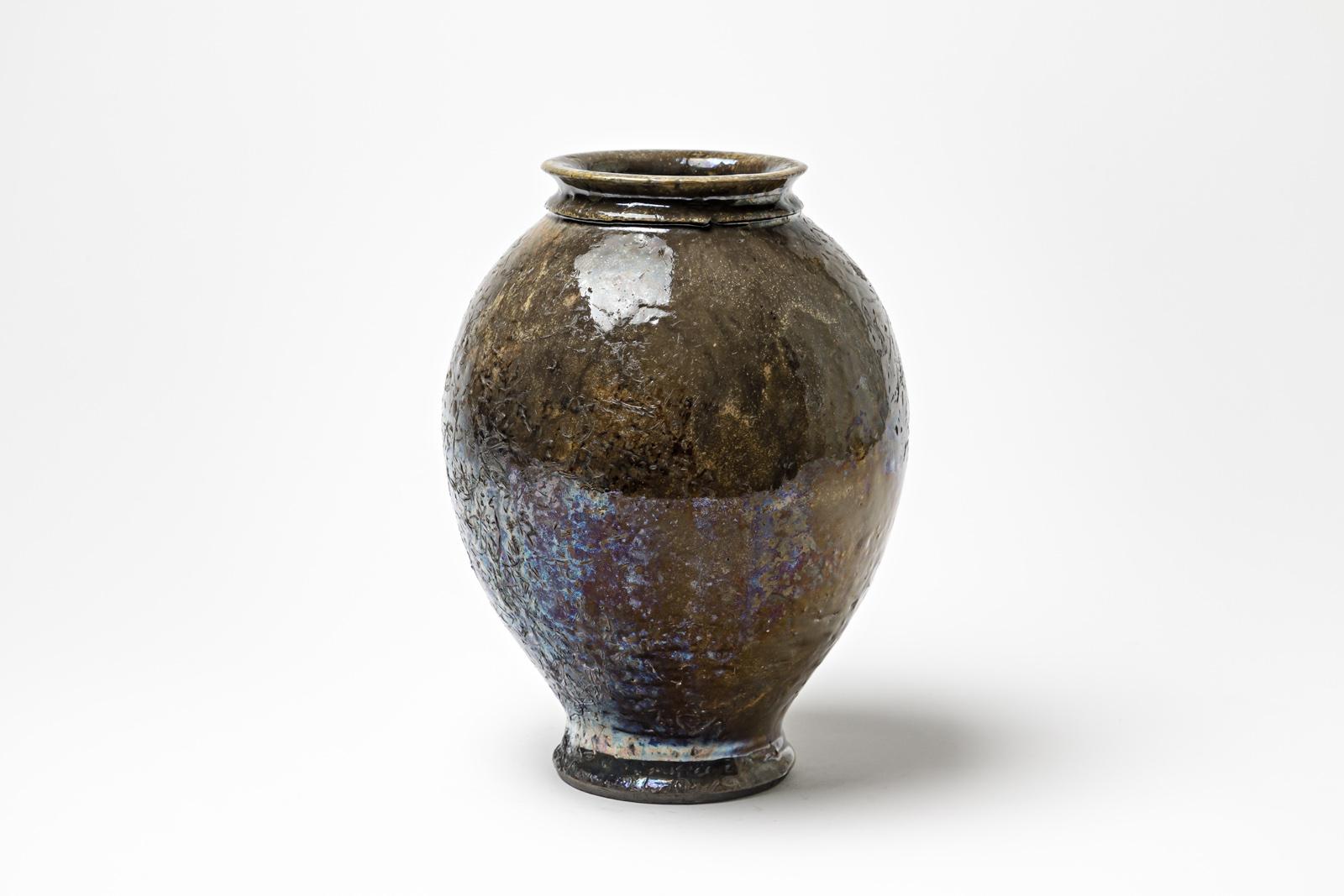 Brown glazed ceramic vase with metallic highlights by Gisèle Buthod Garçon. Raku fired. Artist monogram under the base. Circa 1980-1990.
H : 10.6’ x 7.1’ inches.
