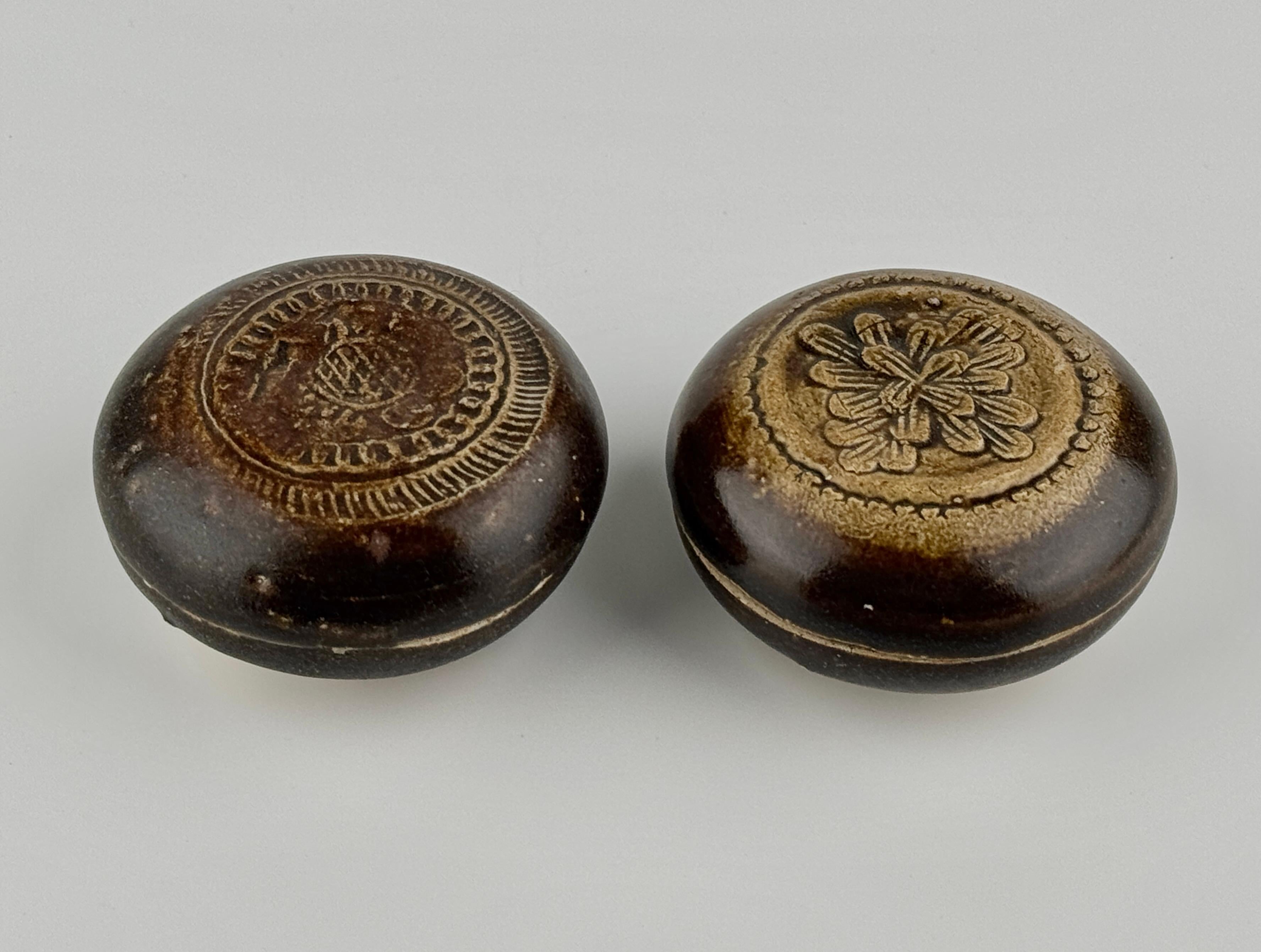 Brown-Glazed Moulded Box And Cover, Fujian Kiln, Yuan-Ming Dynasty For Sale 2
