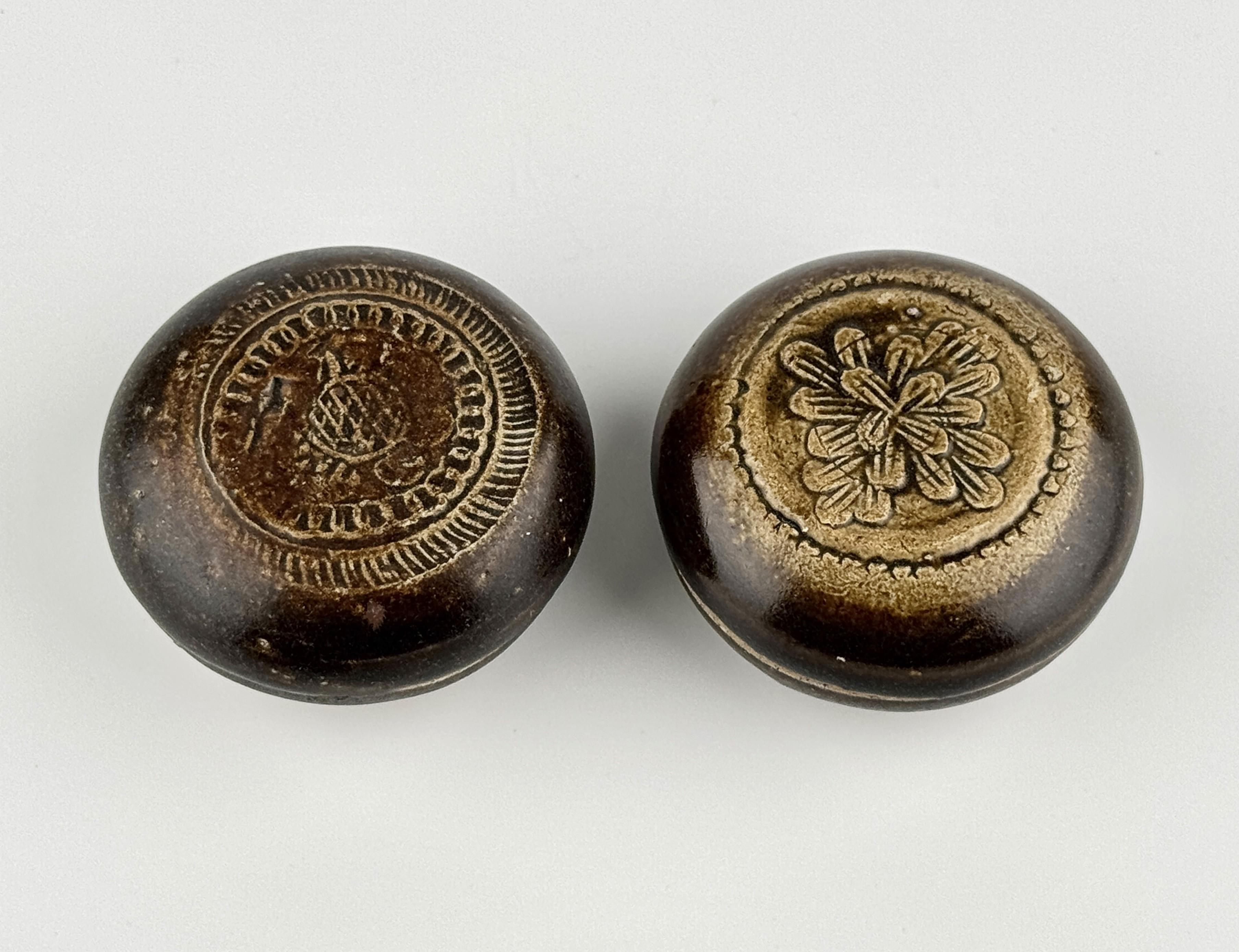 Brown-Glazed Moulded Box And Cover, Fujian Kiln, Yuan-Ming Dynasty For Sale 3