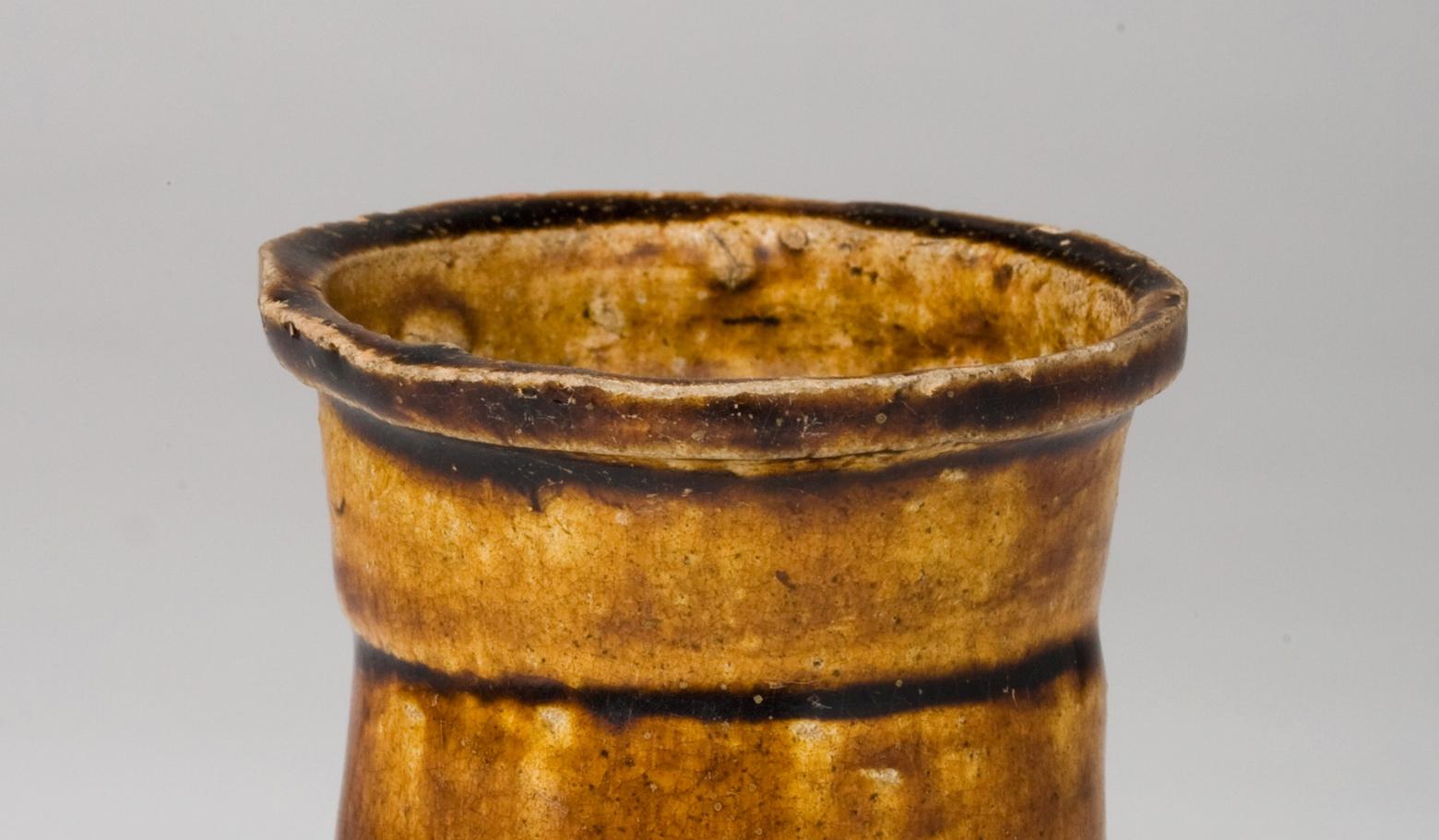 Hong Kong Brown Glazed Small Jar with Two Dragons and a Fish, Song-Yuan Dynasty For Sale