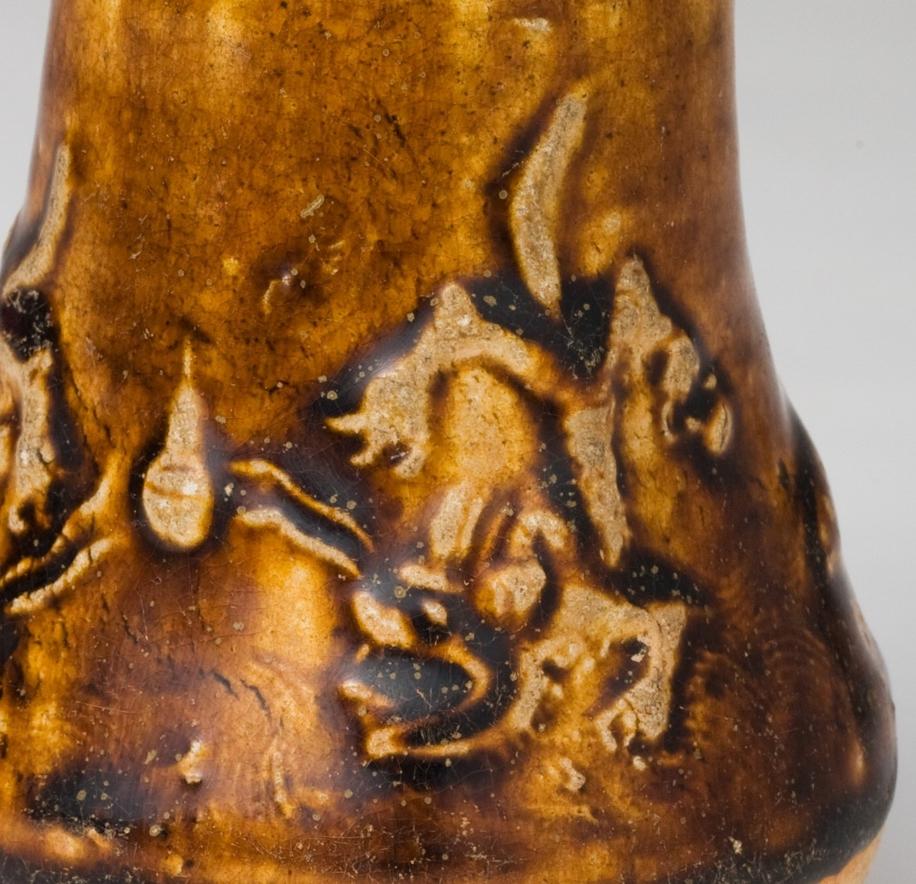 Brown Glazed Small Jar with Two Dragons and a Fish, Song-Yuan Dynasty In Good Condition For Sale In seoul, KR