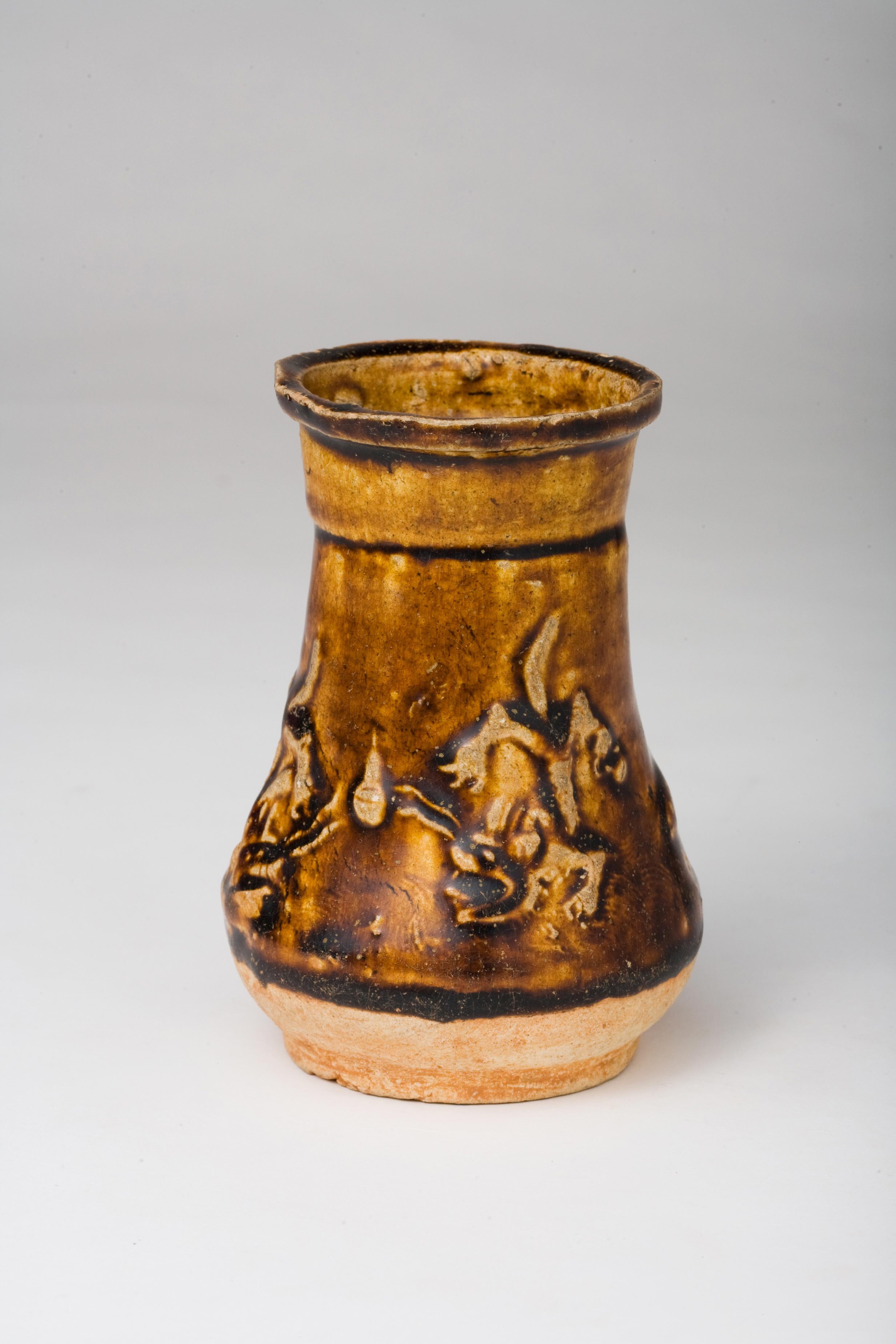 Brown Glazed Small Jar with Two Dragons and a Fish, Song-Yuan Dynasty For Sale 1