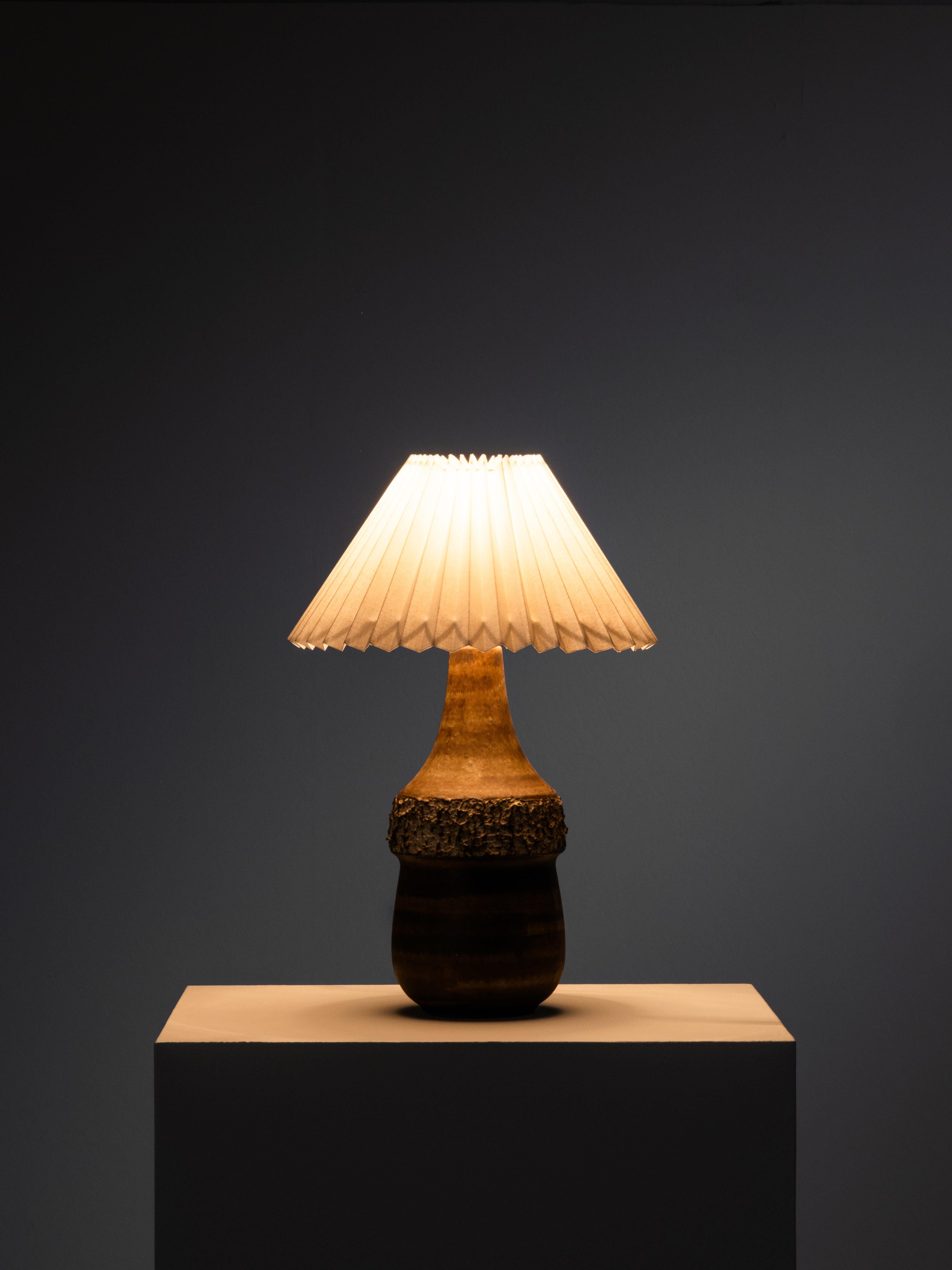 Brown-Glazed Stoneware Table Lamp by Bruno Karlsson for Ego Stengods, 1960s en venta 2