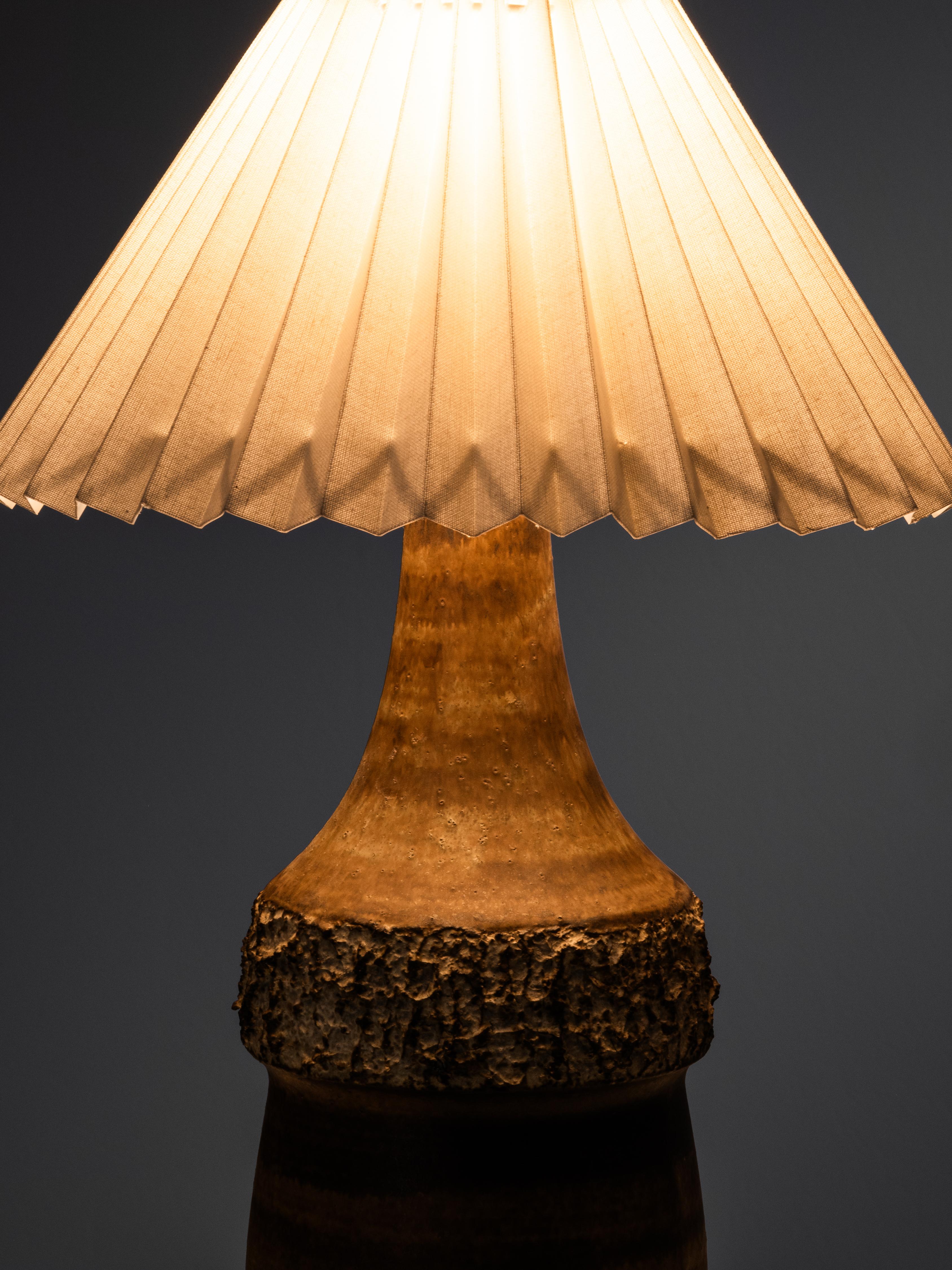 Brown-Glazed Stoneware Table Lamp by Bruno Karlsson for Ego Stengods, 1960s en venta 3