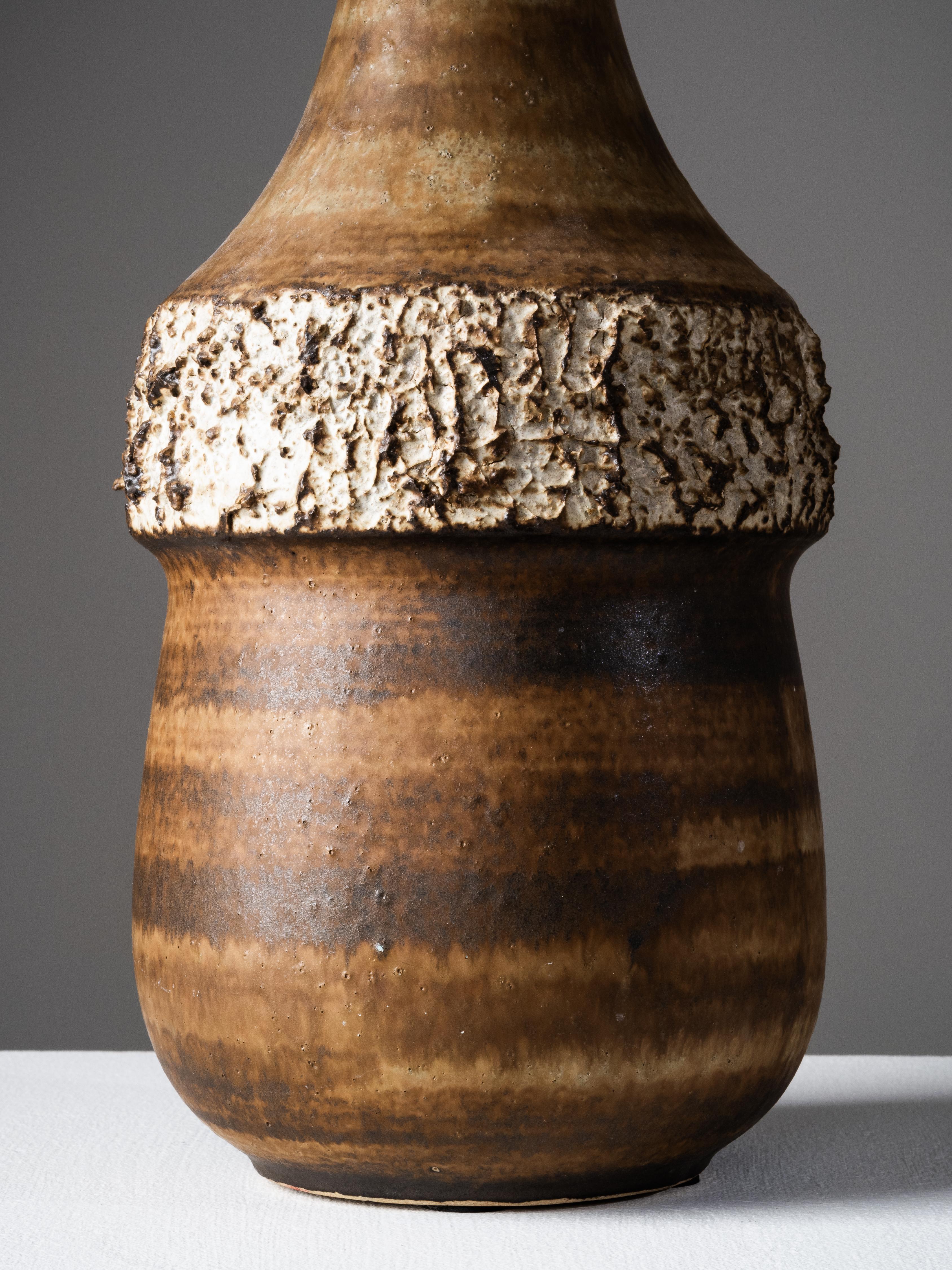 Brown-Glazed Stoneware Table Lamp by Bruno Karlsson for Ego Stengods, 1960s mediados del siglo XX en venta