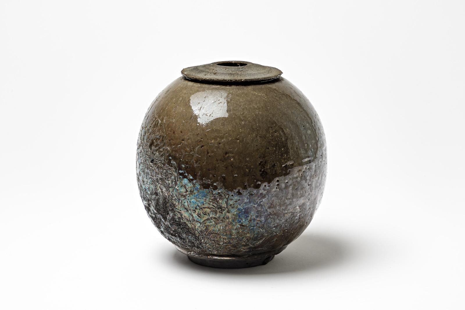  Vase aus braun glasiertem Steingut mit metallischen Highlights von Gisèle Buthod-Garçon. im Zustand „Hervorragend“ im Angebot in Saint-Ouen, FR