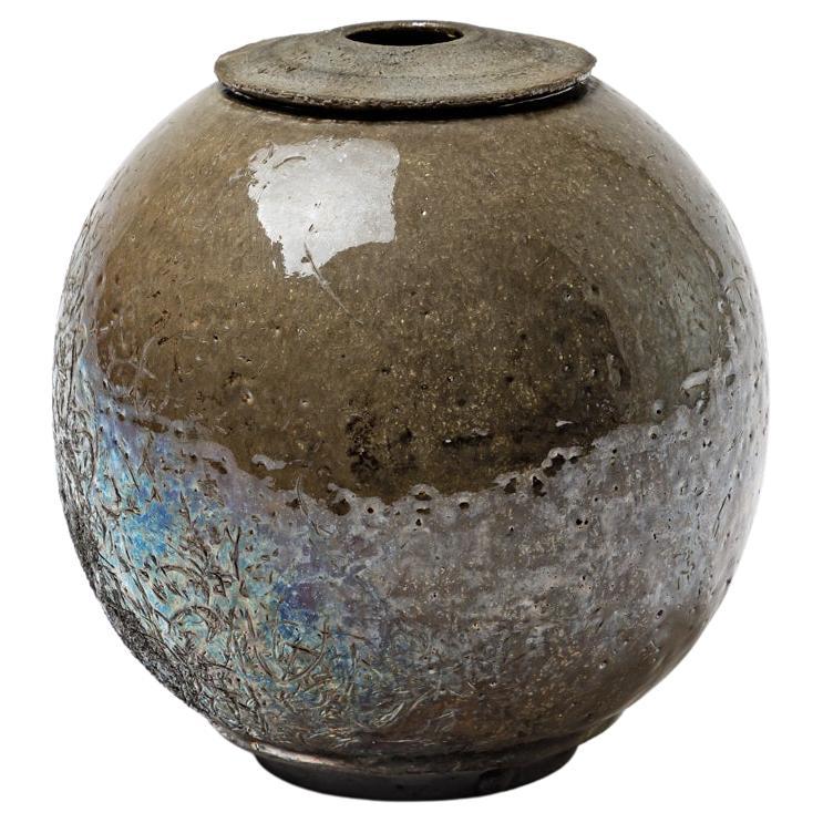 Vaso in gres smaltato marrone con riflessi metallici di Gisèle Buthod-Garçon. in vendita