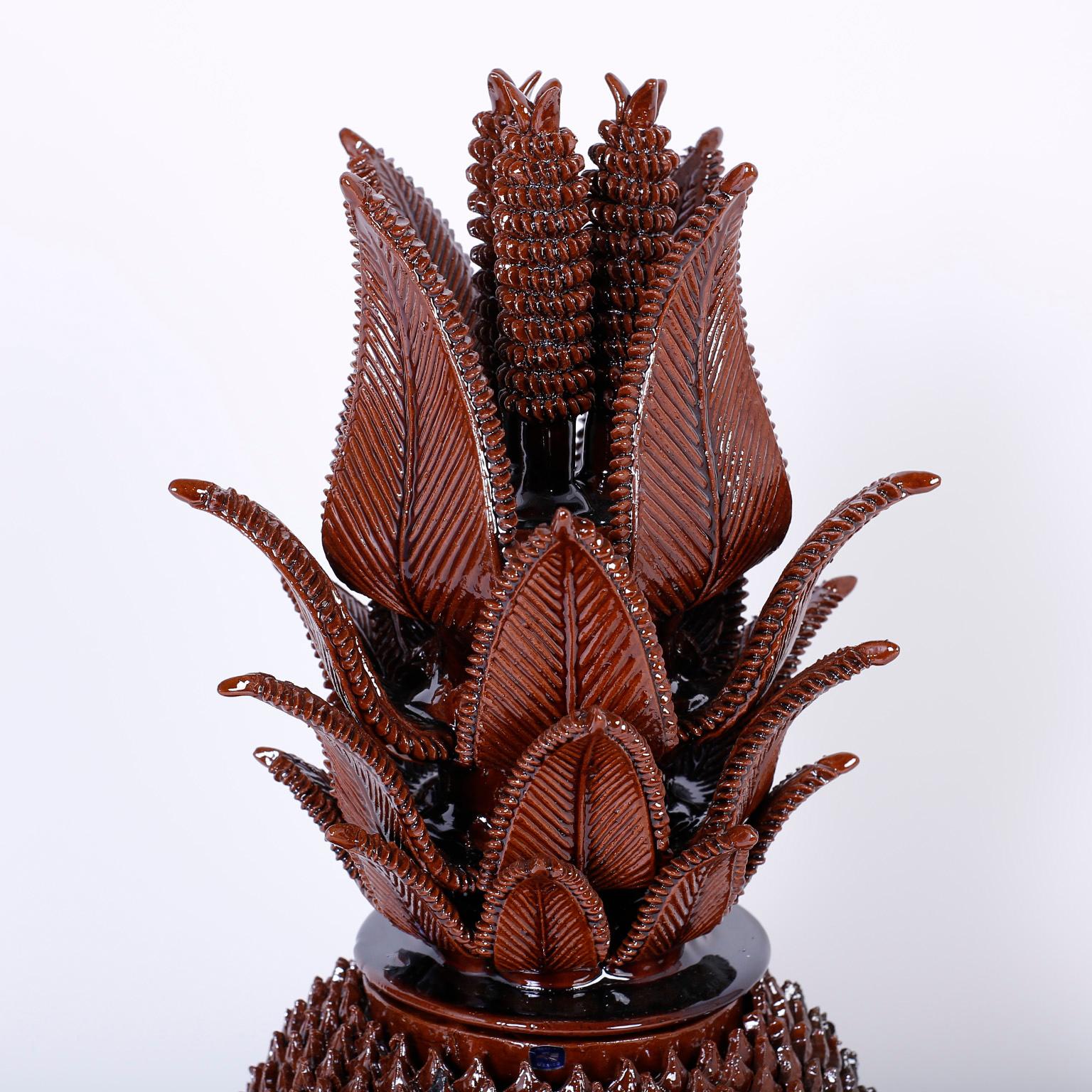 Kiefer mit Deckel aus glasierter Terrakotta in Ananasform (Maurisch) im Angebot