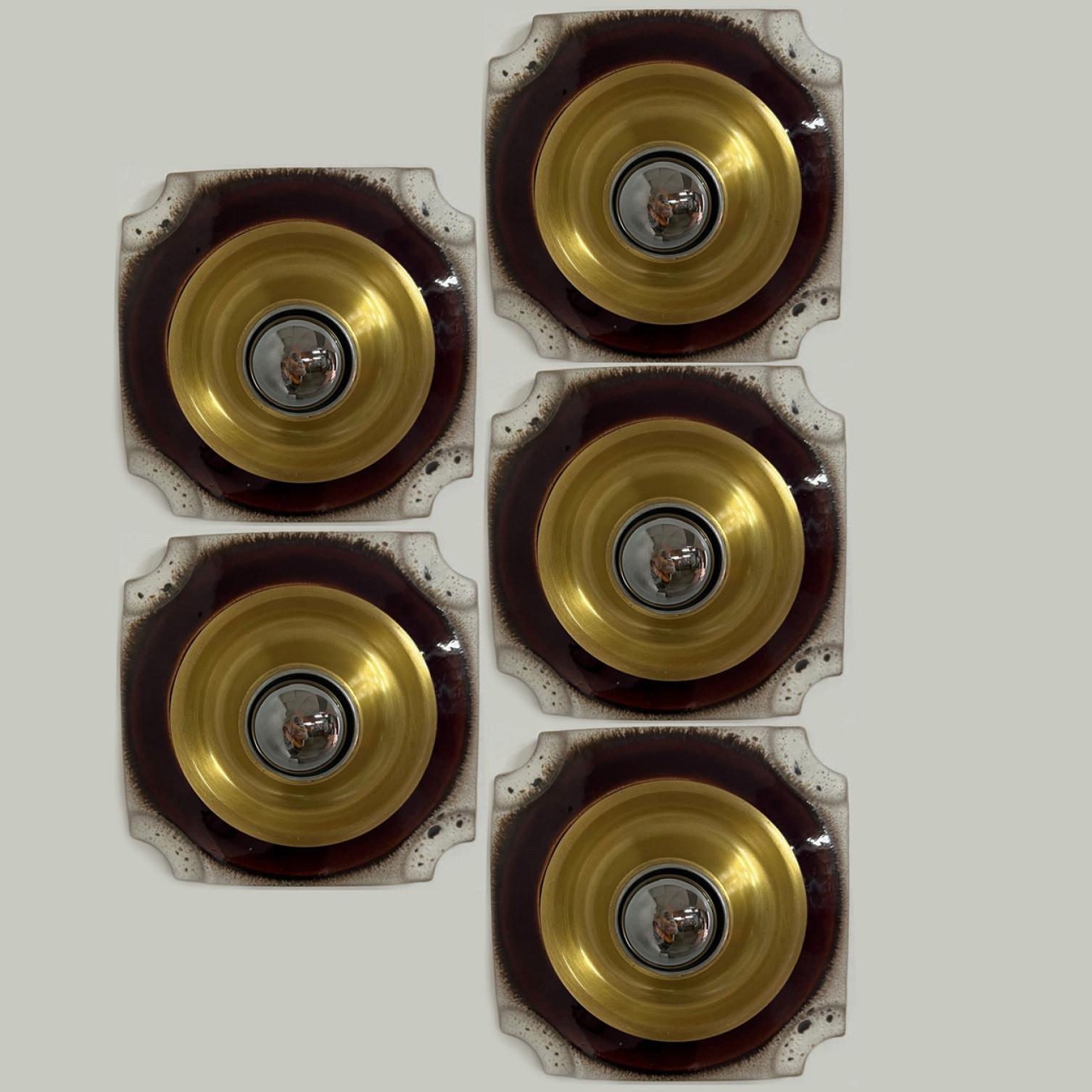 Brown gold ceramic wall lights in Fat Lava style. Manufactured in Germany in the 1970s.

The glaze is in a brown and gold color.

We used smoked light bulbs (see images), but silver/ gold mirror or  white light bulbs are also very stylish ( see