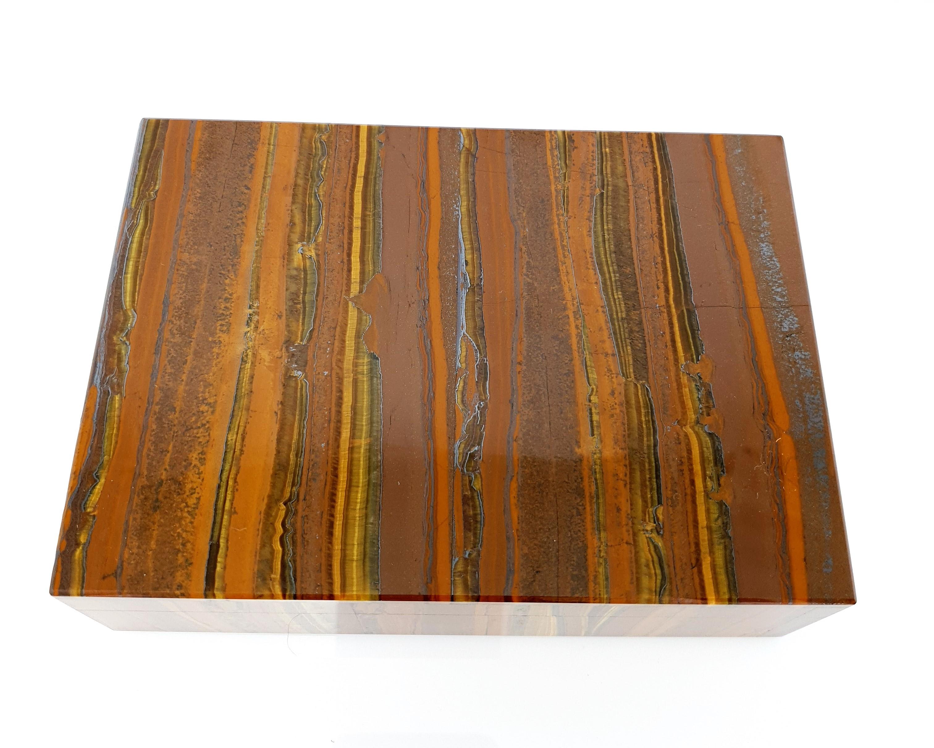 Caja de Piedras Preciosas de Hierro de Tigre Marrón Dorado de Diseño Interior con Mármol Negro en Nuevo estado para la venta en Kirschweiler, DE