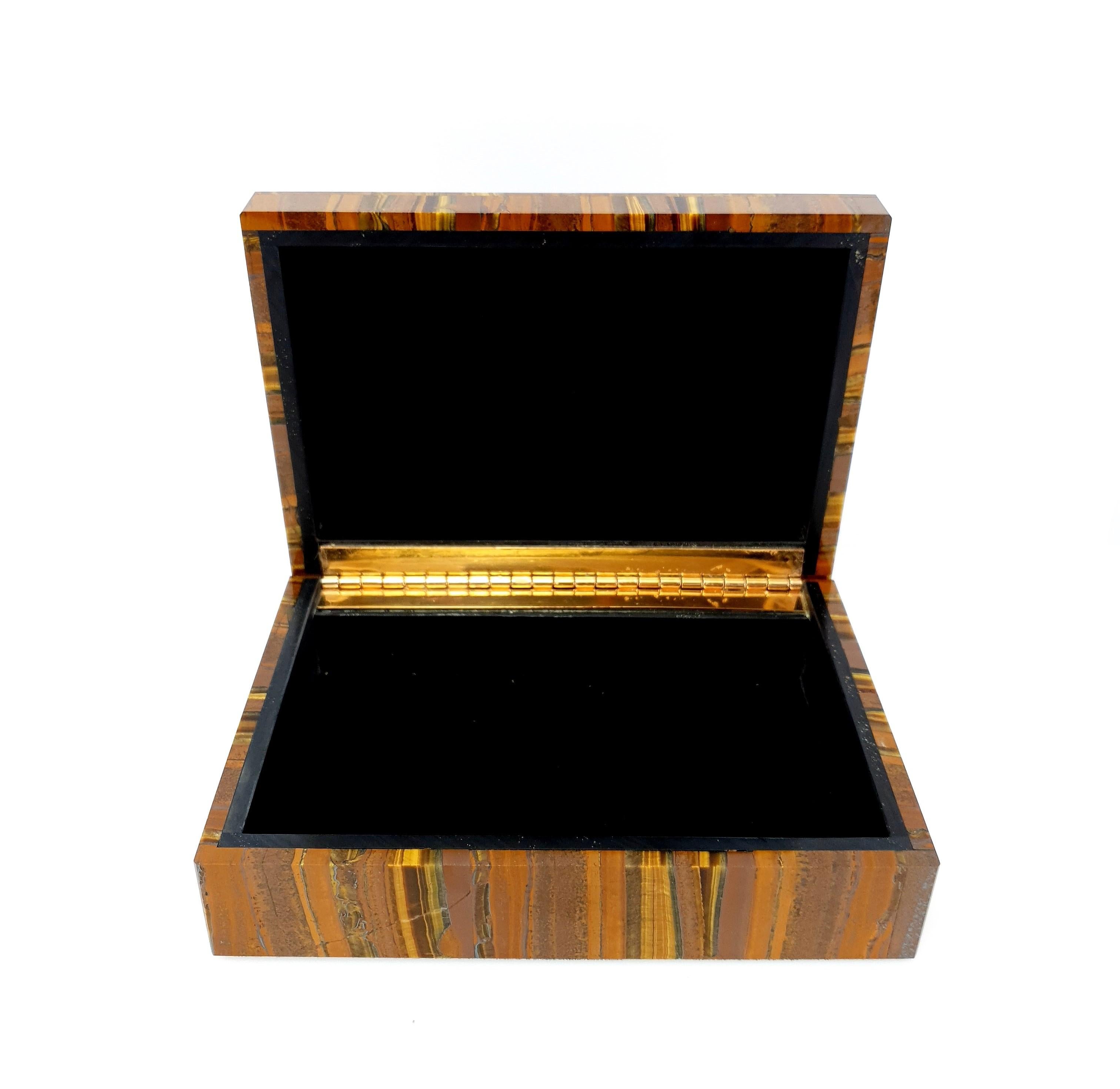 Caja de Piedras Preciosas de Hierro de Tigre Marrón Dorado de Diseño Interior con Mármol Negro en venta 3