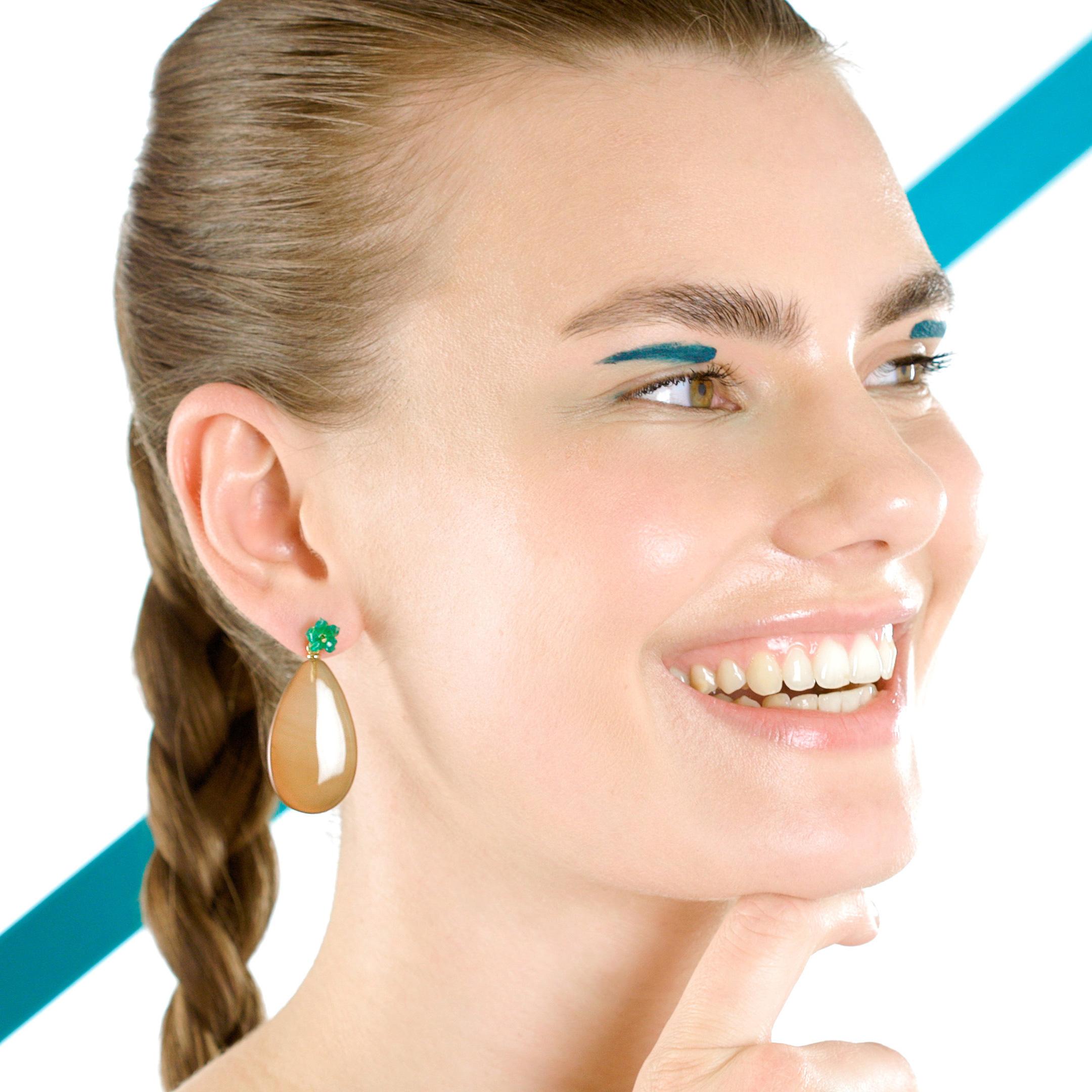 Orecchini a goccia in oro naturale 18 carati con fiore di agata verde marrone, moderni e chic. in vendita 9