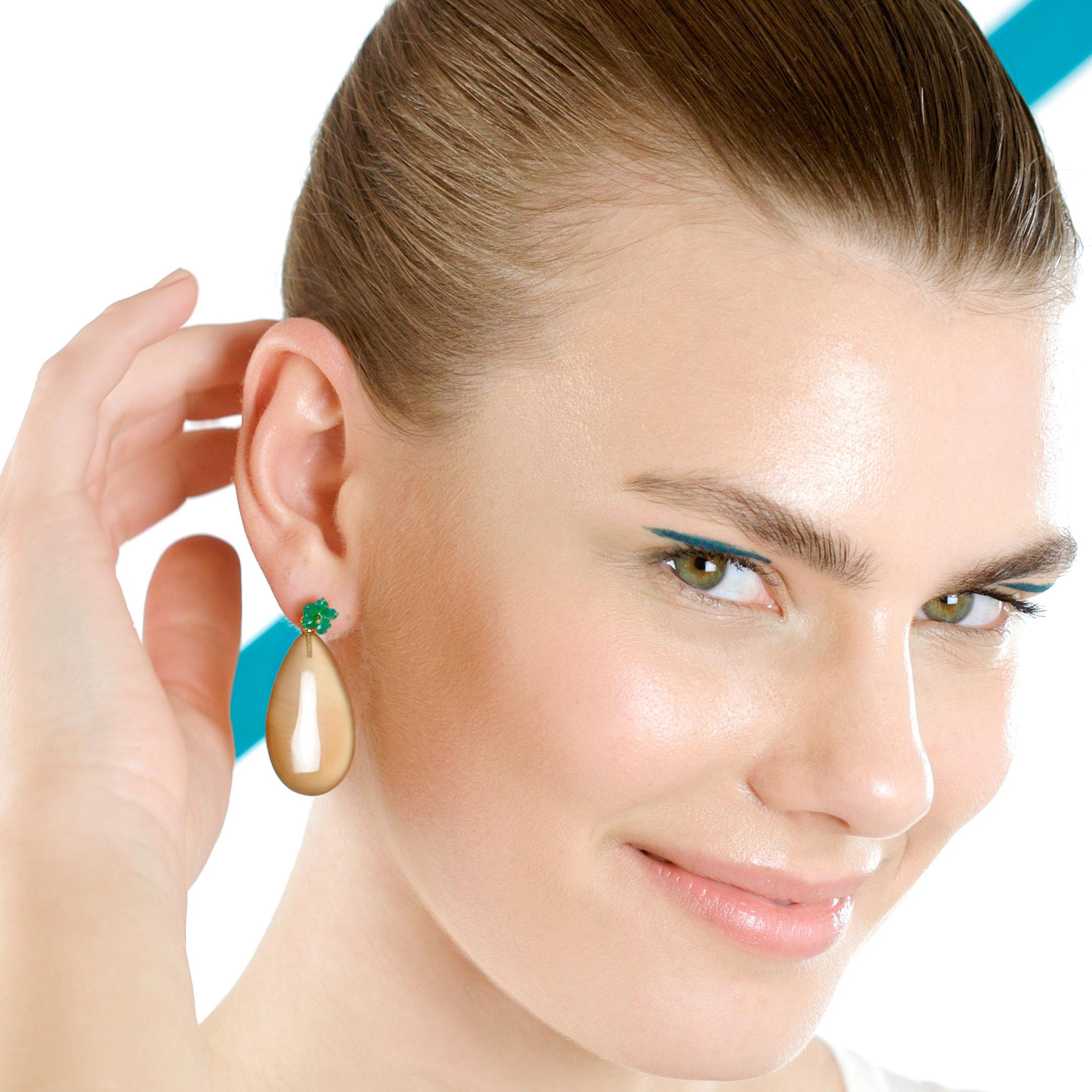 Orecchini a goccia in oro naturale 18 carati con fiore di agata verde marrone, moderni e chic. in vendita 11