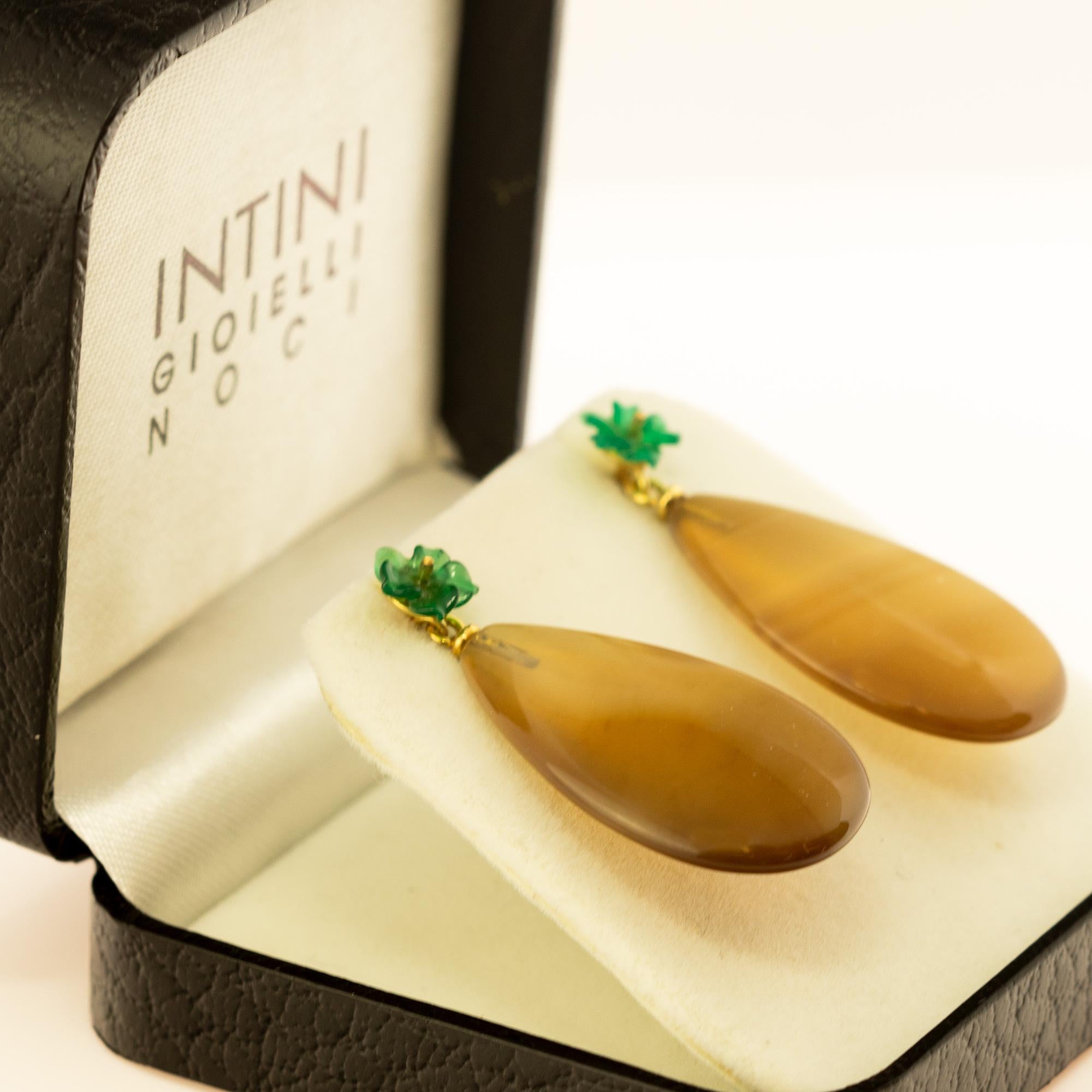 Orecchini a goccia in oro naturale 18 carati con fiore di agata verde marrone, moderni e chic. in vendita 1