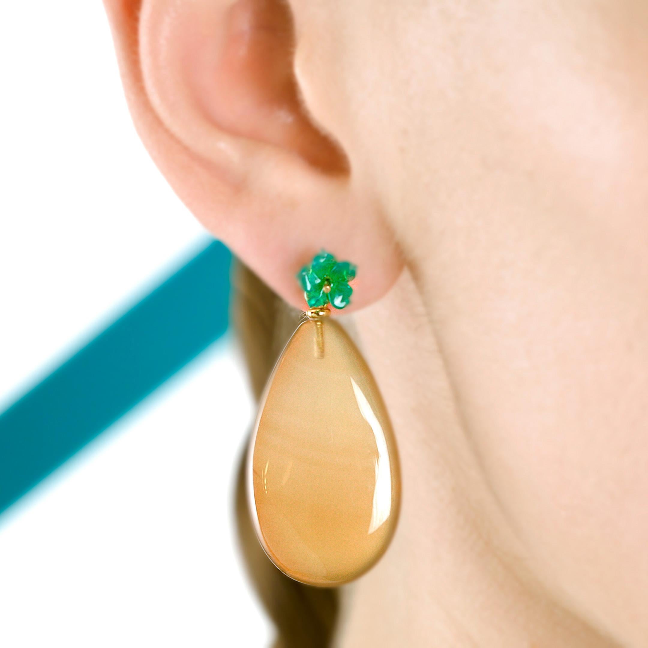 Orecchini a goccia in oro naturale 18 carati con fiore di agata verde marrone, moderni e chic. In condizioni Nuovo in vendita a Milano, IT