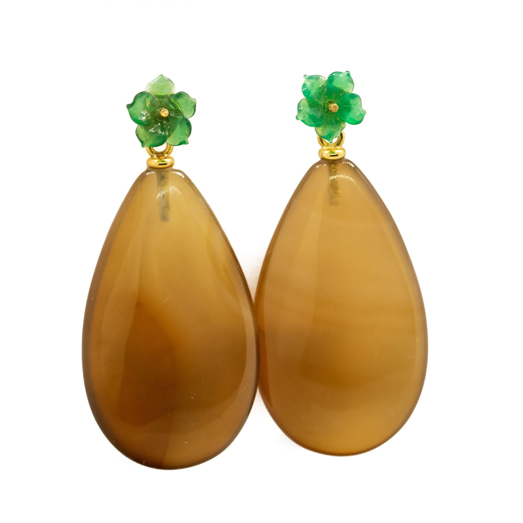 Orecchini a goccia in oro naturale 18 carati con fiore di agata verde marrone, moderni e chic. in vendita 4