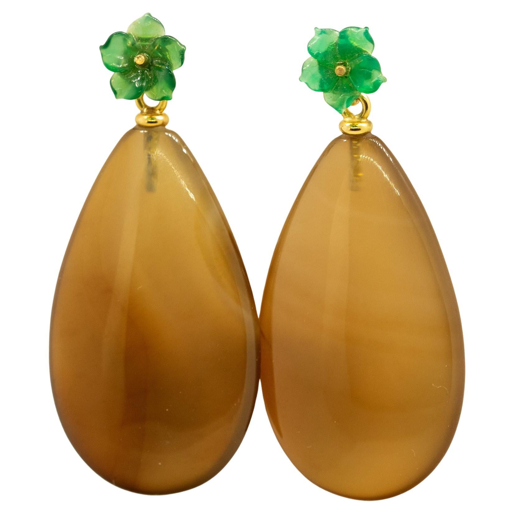 Boucles d
oreilles en goutte modernes et chics italiennes en or 18 carats avec fleur en agate naturelle marron et verte
