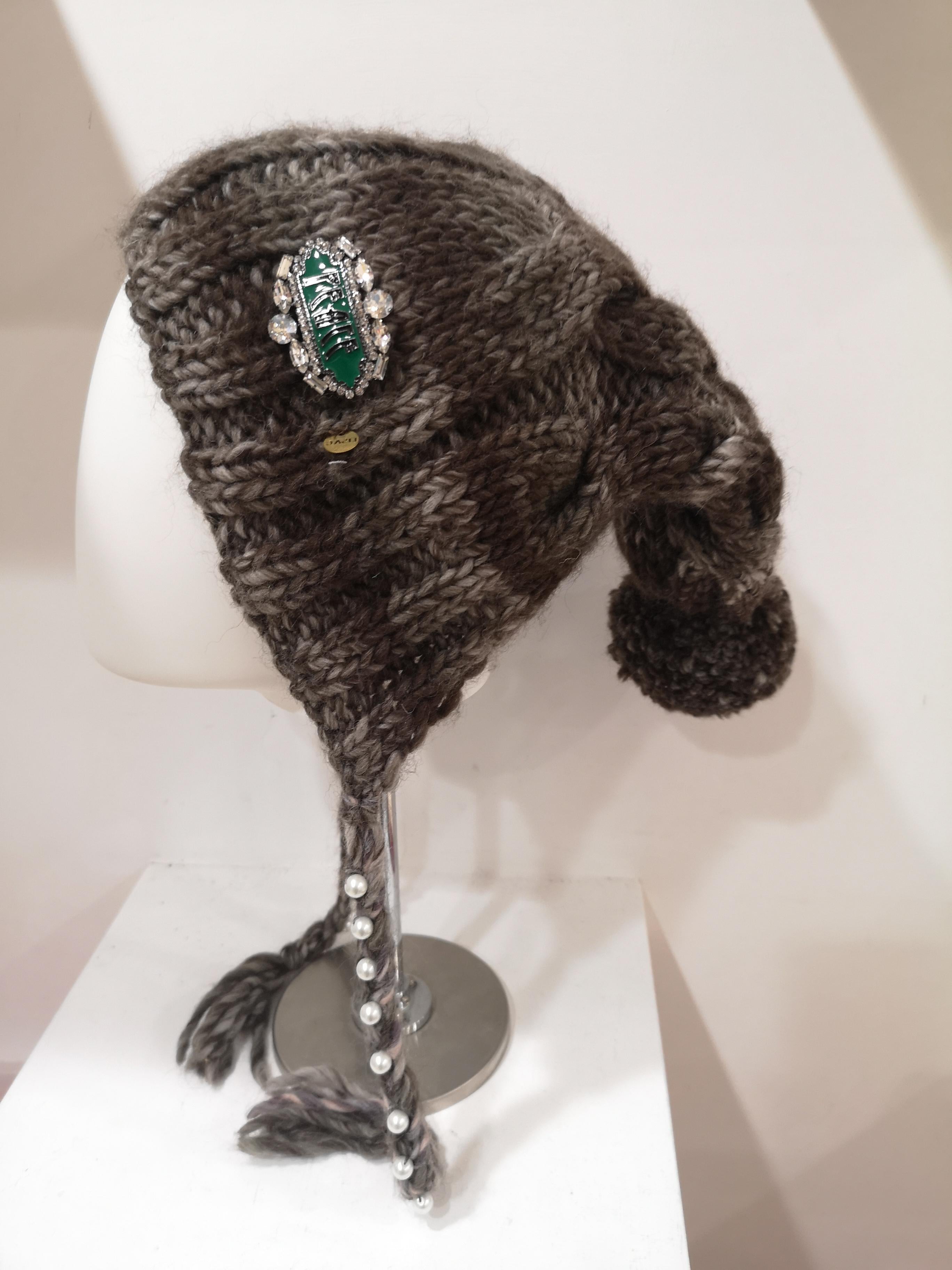 Gray Brown grey wool peace brooch hat
