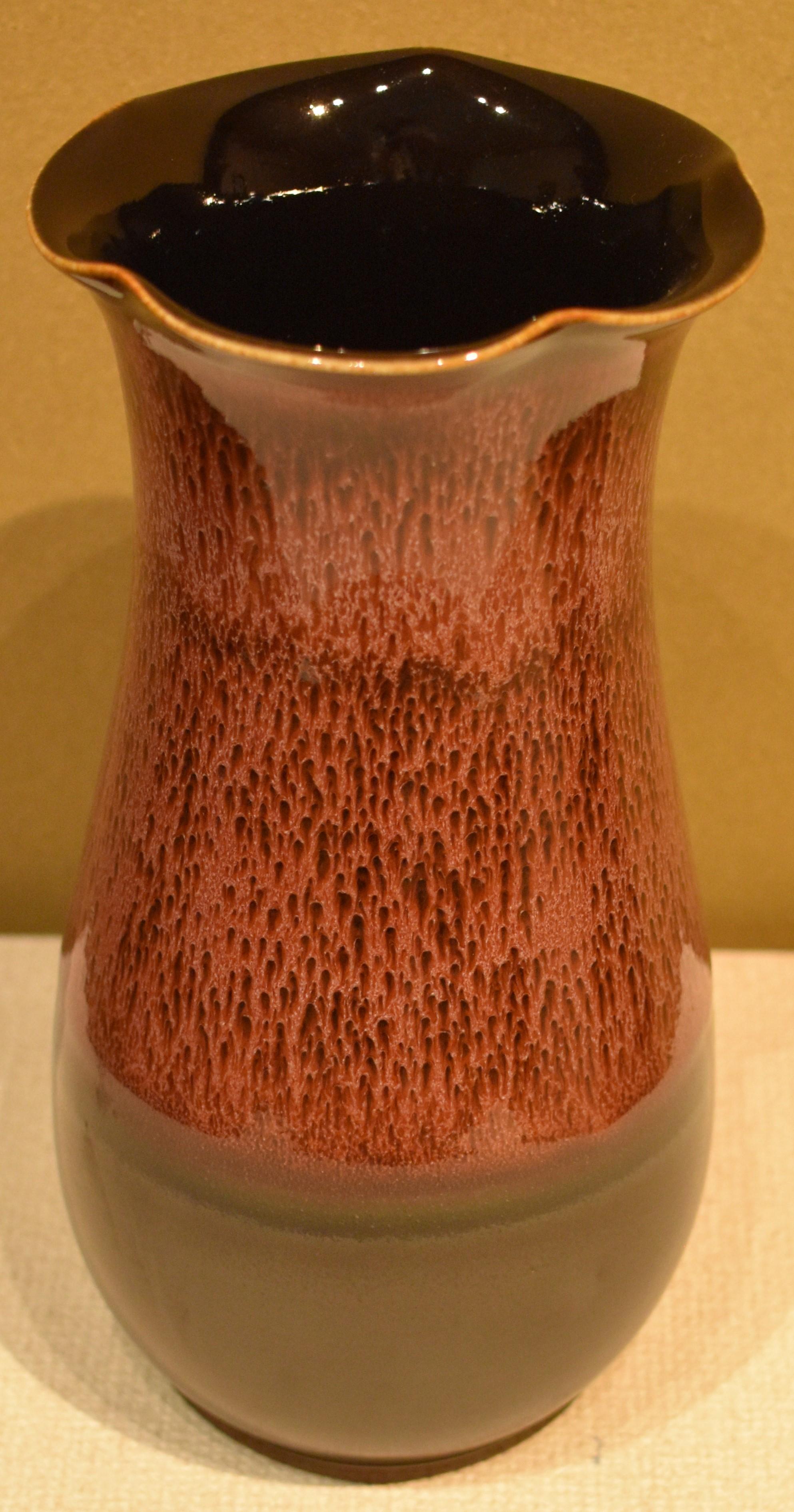 Giapponese Vaso di porcellana marrone smaltato a mano da un maestro giapponese in vendita