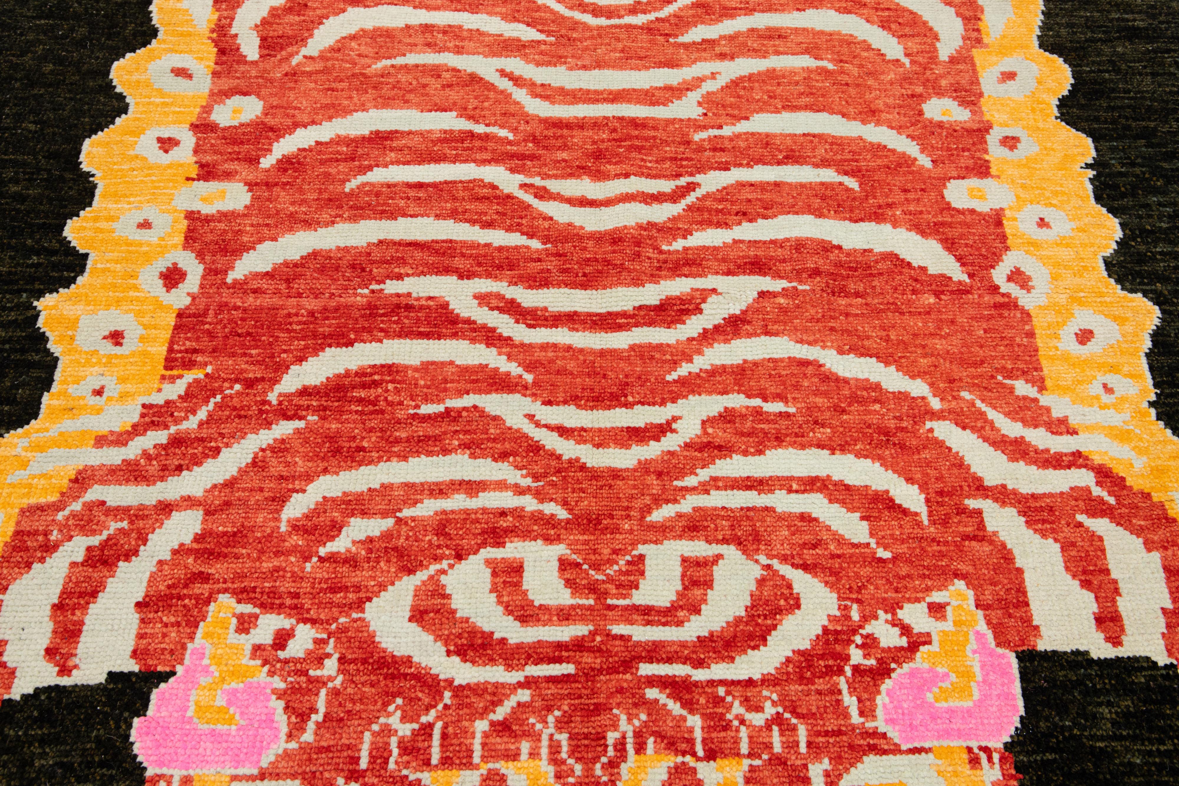 Laine Brown Knots Rugs Contemporary en laine avec un motif de tigre en vente