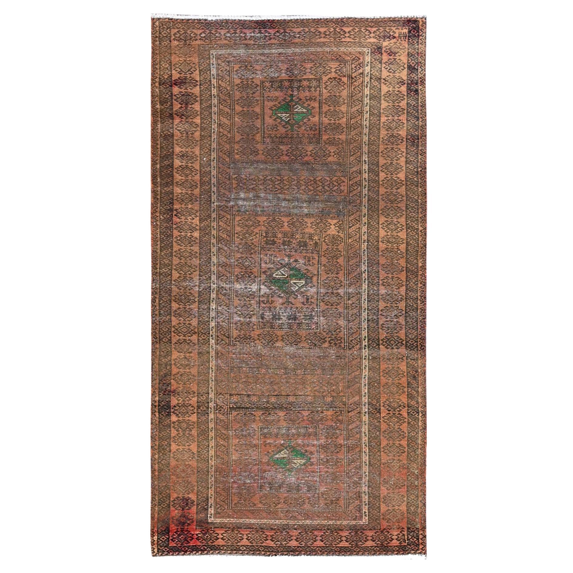 Brown Hand Knotted Vintage Worn Persian Baluch Abrash Clean Distressed Wool Rug (tapis de laine marron noué à la main et usé par le temps)