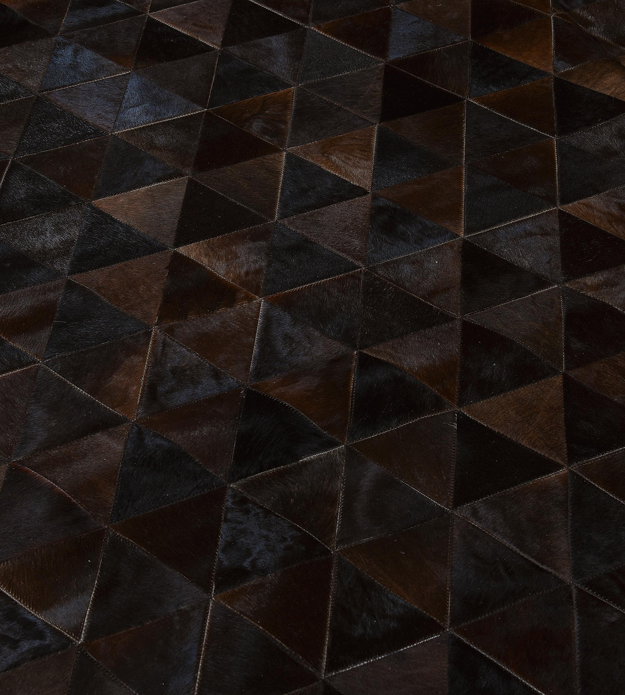 Argentin Tapis en peau de vache à motif pyramidal, cousu main, Brown en vente