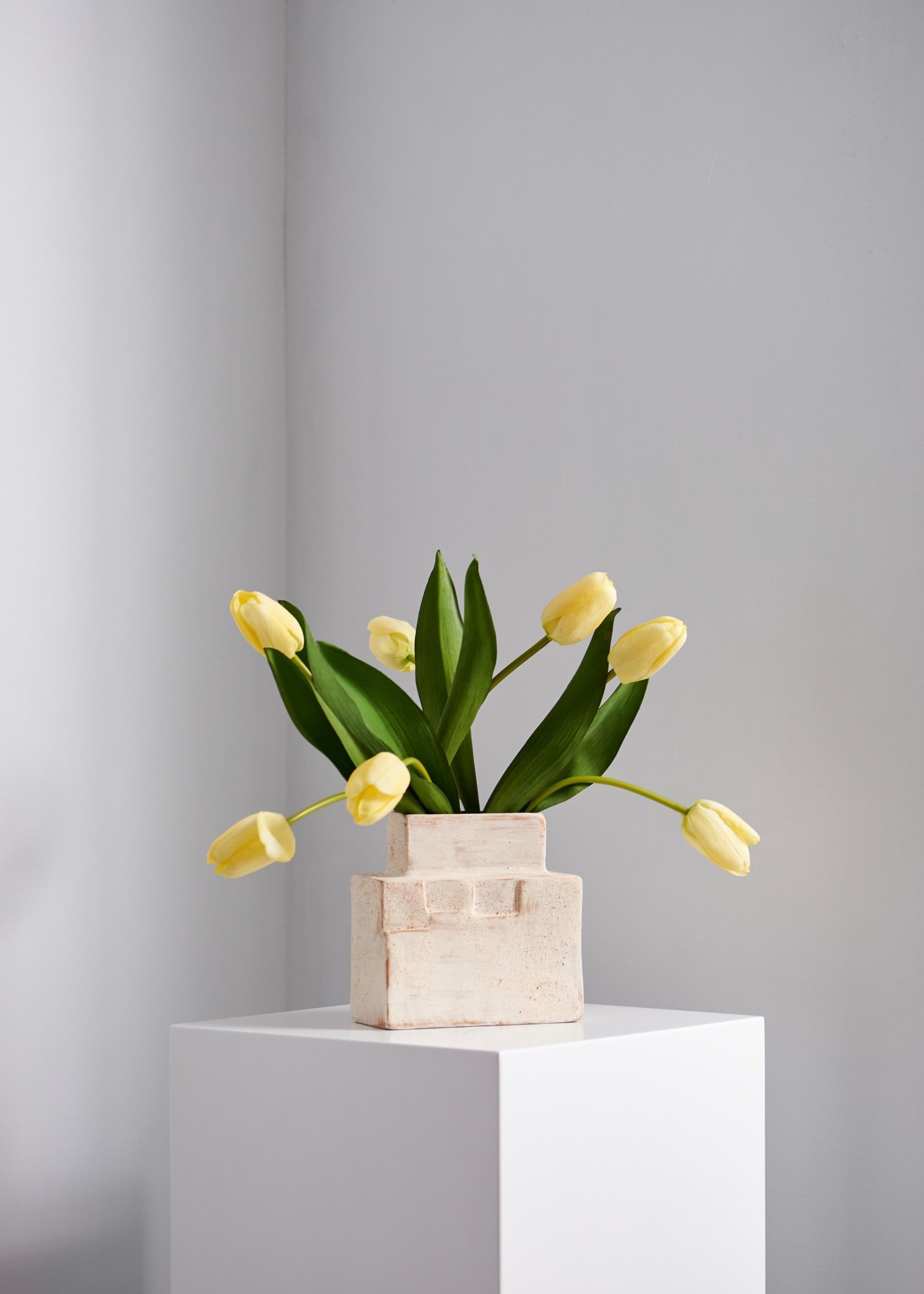 Vase rectangulaire en céramique Handcraft Brown avec texture brûlée dans les tons de la terre Neuf - En vente à 景德镇市, CN
