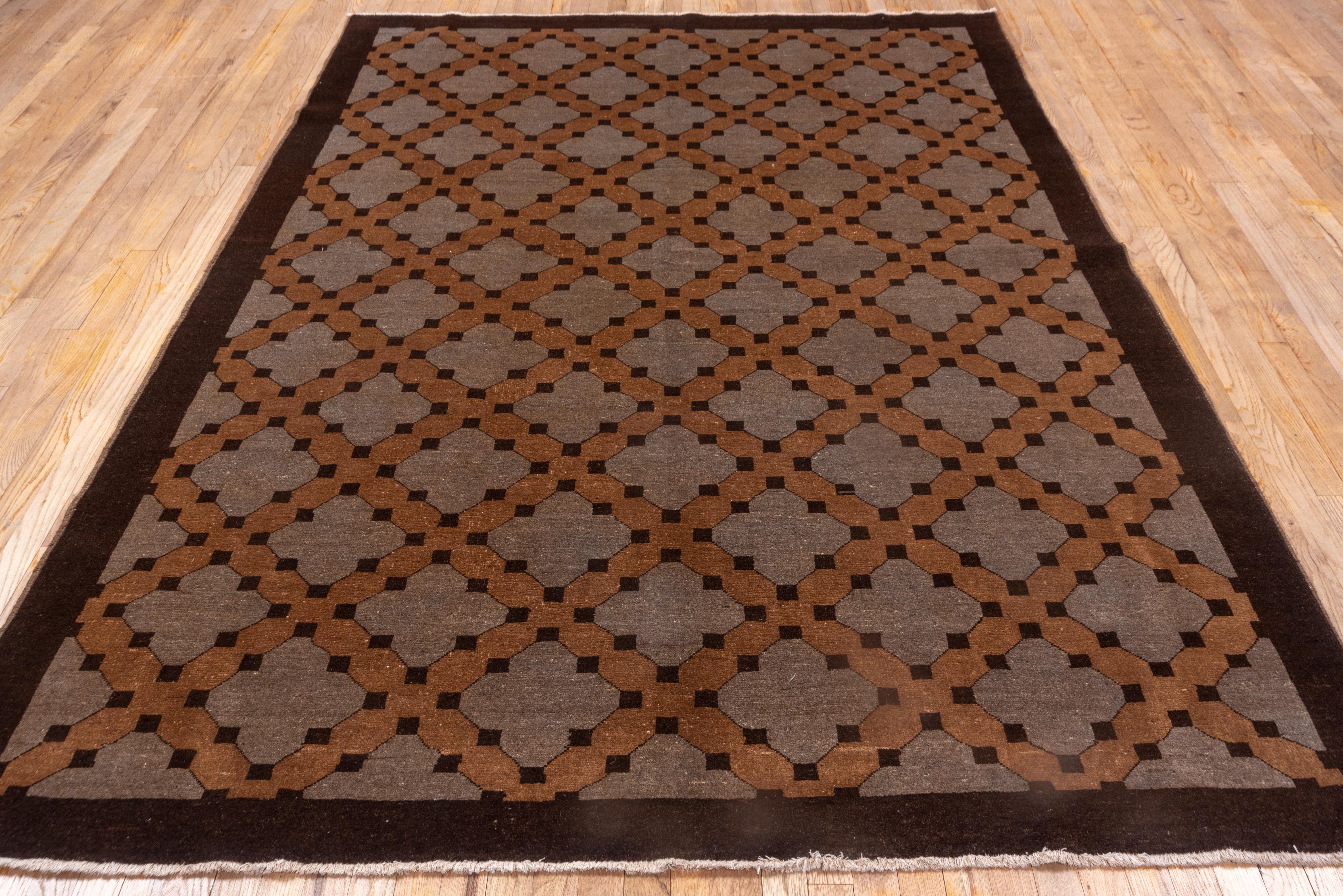 A straw doubled diamond lattice with square dark brown accents divides the subtly abrashed grey field. The same dark umber works as a plain border surround.
 