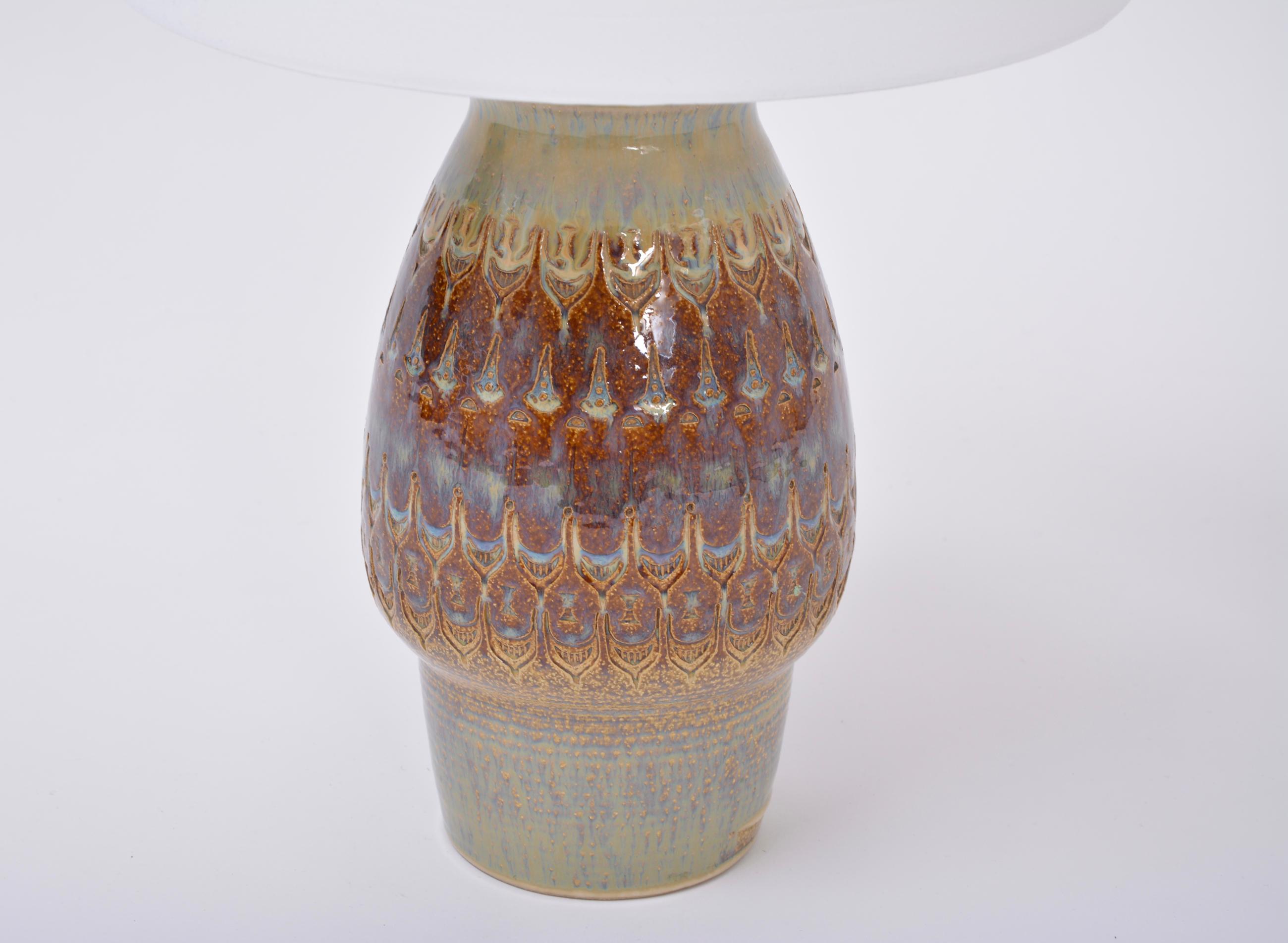 Danois Brown Handmade Mid-Century Modern Danish Stoneware Table Lamp by Soholm Stentoj (lampe de table en grès danoise faite à la main) en vente