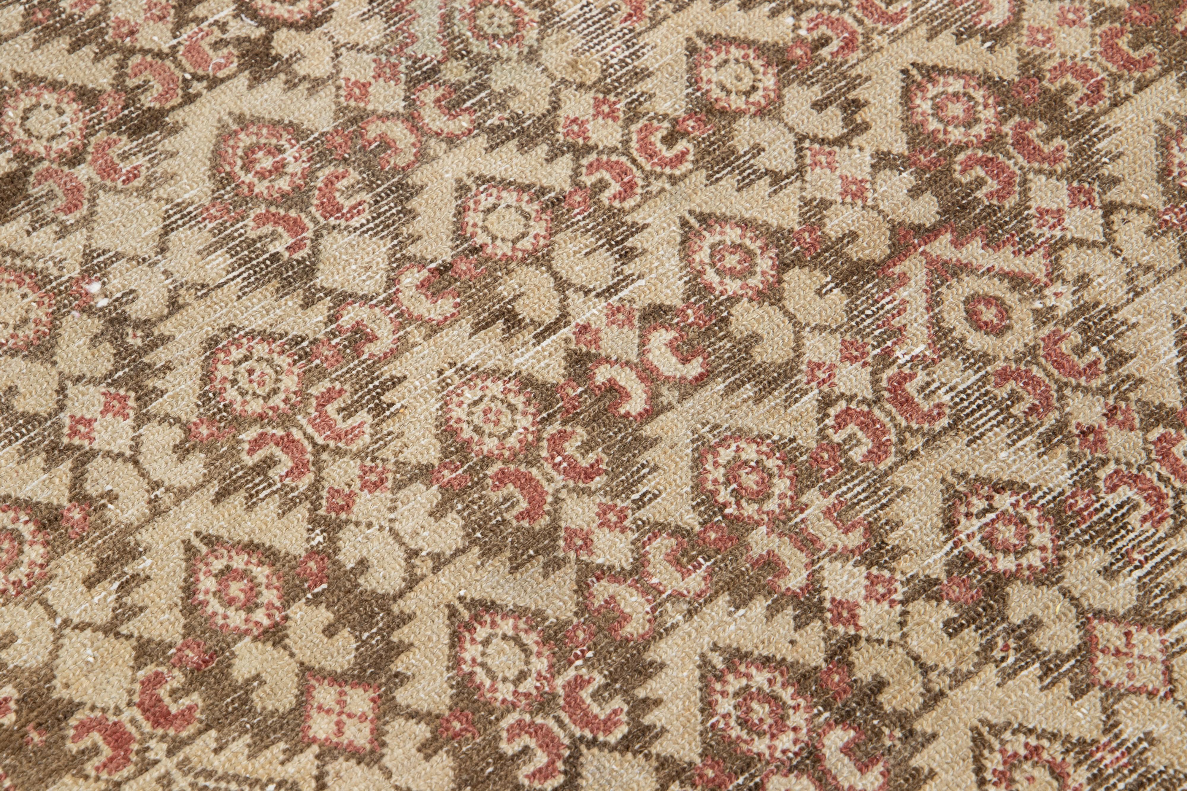 Brauner handgefertigter persischer Malayer-Wollteppich mit Allover-Muster im Angebot 3