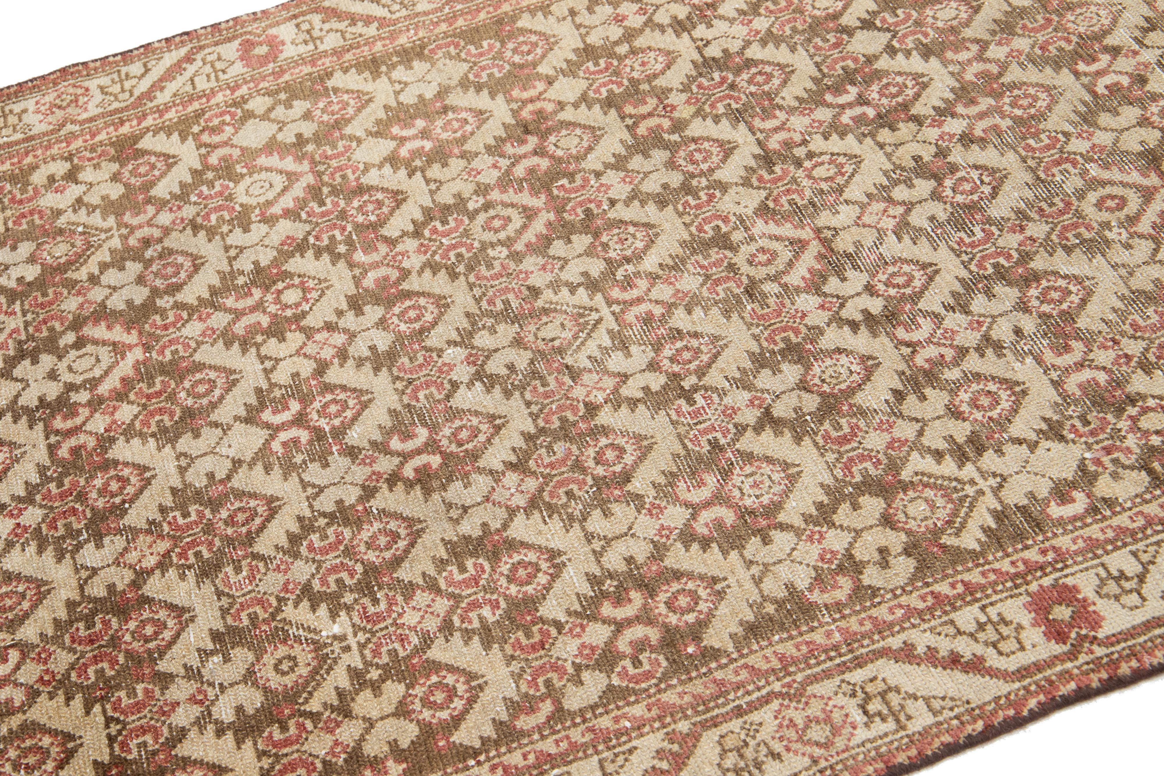 Noué à la main Tapis en laine persane Malayer à motif Allover, fait à la main, de couleur Brown  en vente